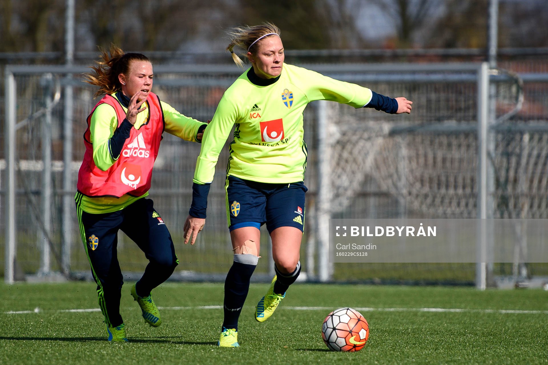 Sveriges Jessica Samuelsson och Fridolina Rolfö