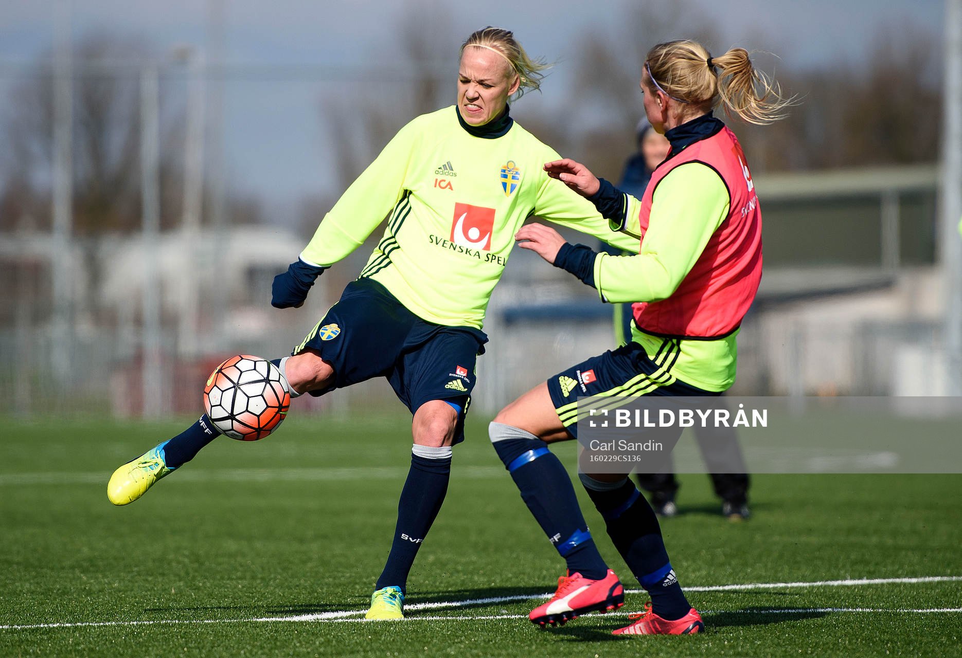 Sveriges Caroline Seger under en träning med det svenska damlandslaget i fotboll den 29 februari 2016 i Rotterdam.