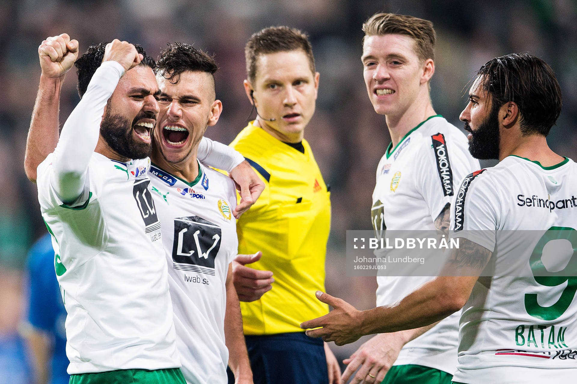 Hammarbys Imad Khalili och Alexssander Medeiros de Azeredo jublar efter 4-2 under fotbollsmatchen i Svenska cupen mellan Hammarby och Ljungskile den 29 februari 2016 i Stockholm.