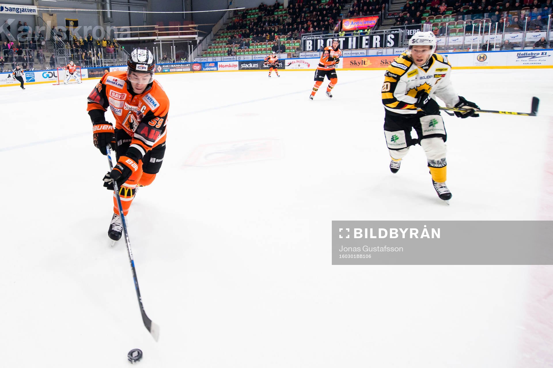 Karlskronas Julien Brouillette med pucken
