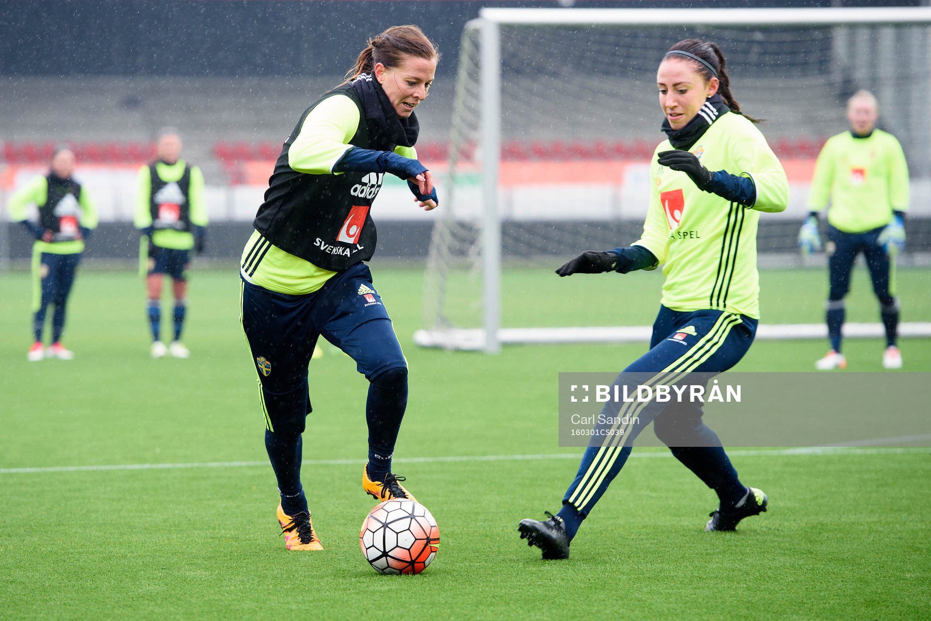 Sveriges Lotta Schelin och Petra Andersson