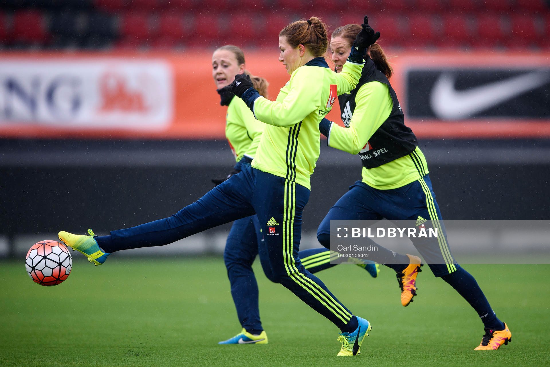 Sveriges Emma Berglund och Lotta Schelin