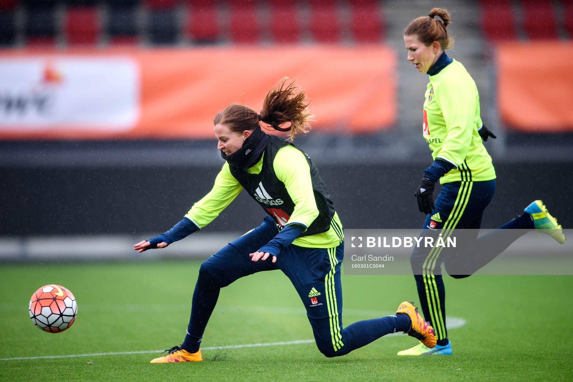Sveriges Lotta Schelin och Emma Berglund