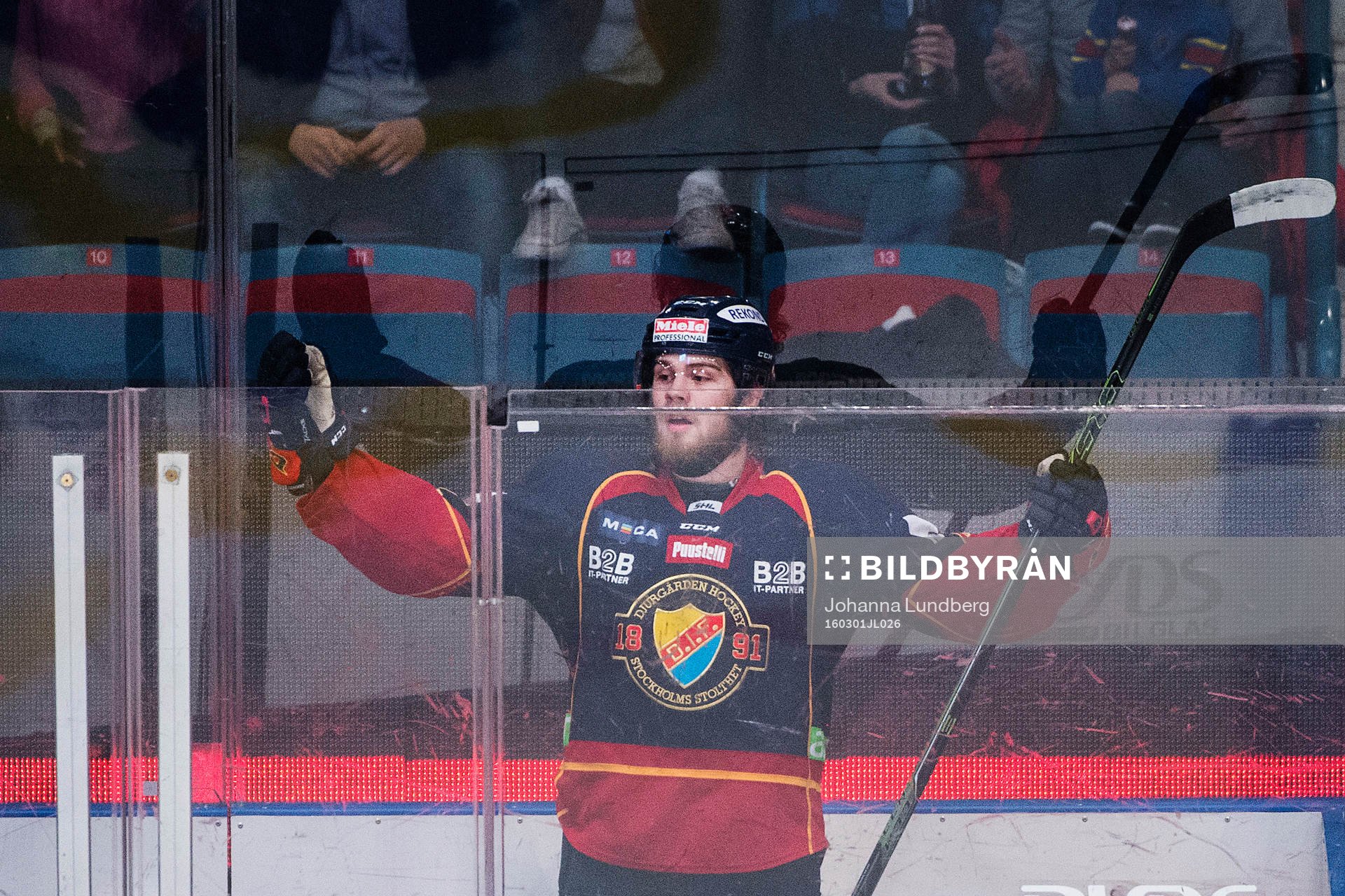 Djurgårdens Robin Press reagerar mot domaren