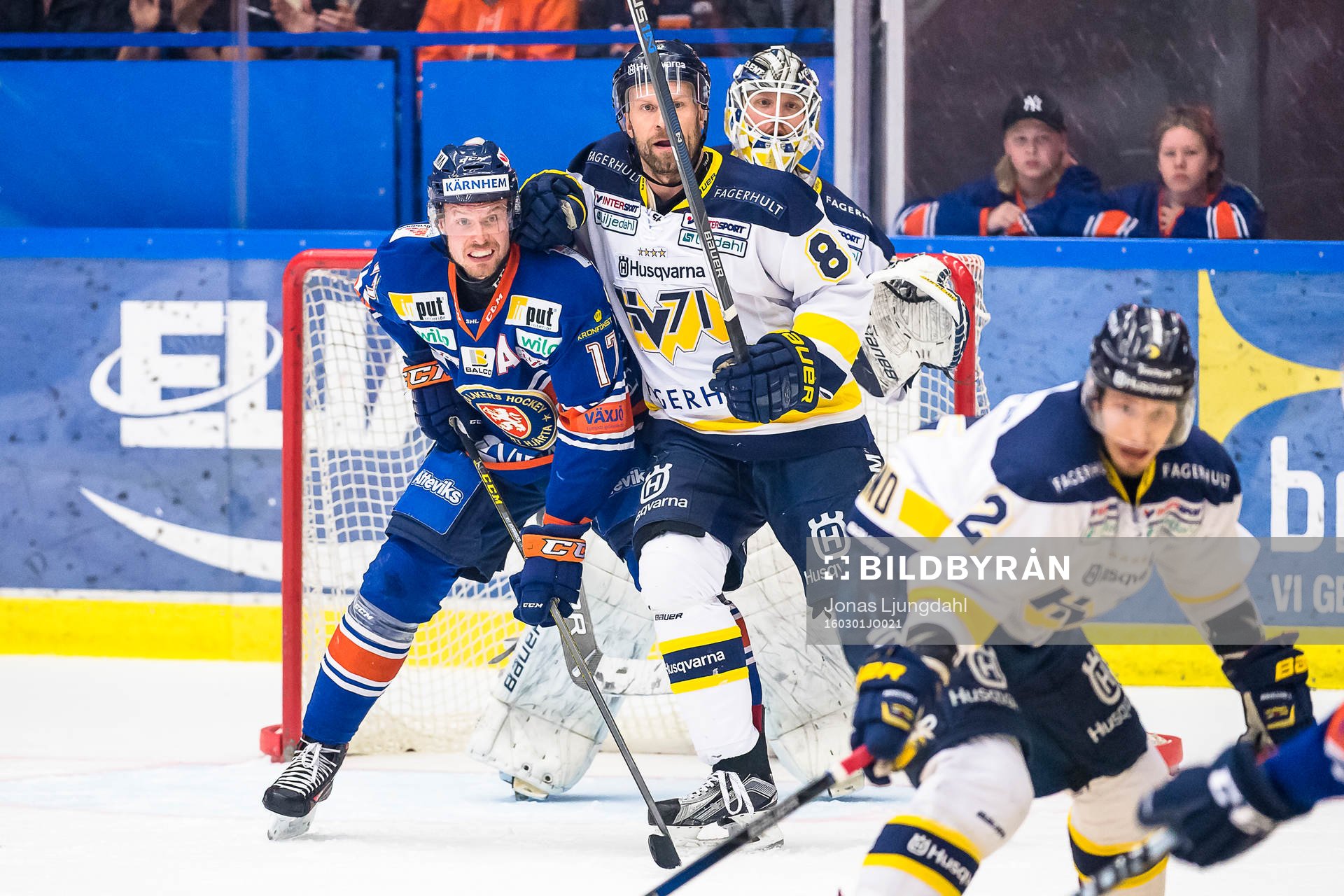 s Jere Karalahti framför HV71:s mål