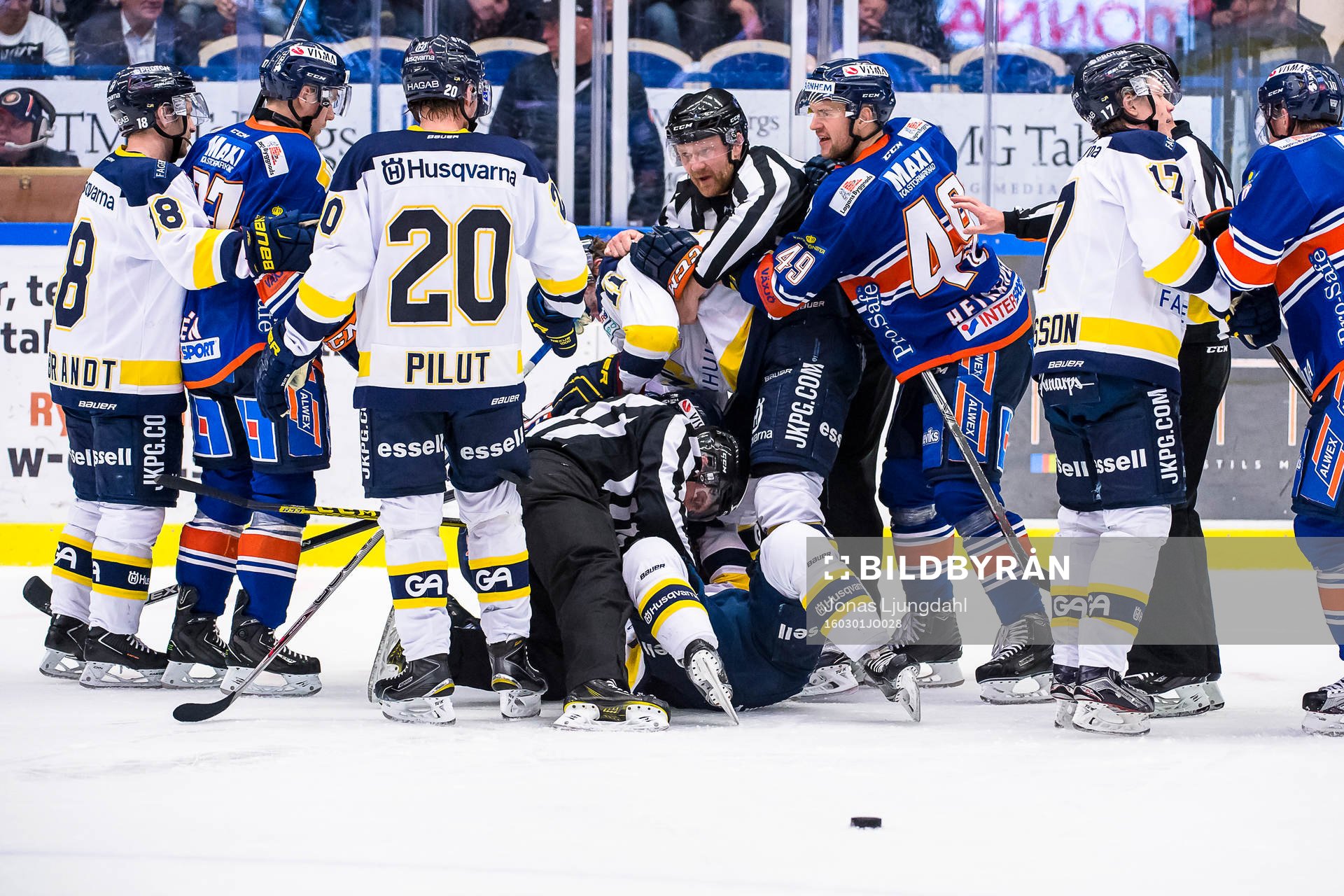 s Mattias Tedenbys tackling på Växjös Liam Reddox