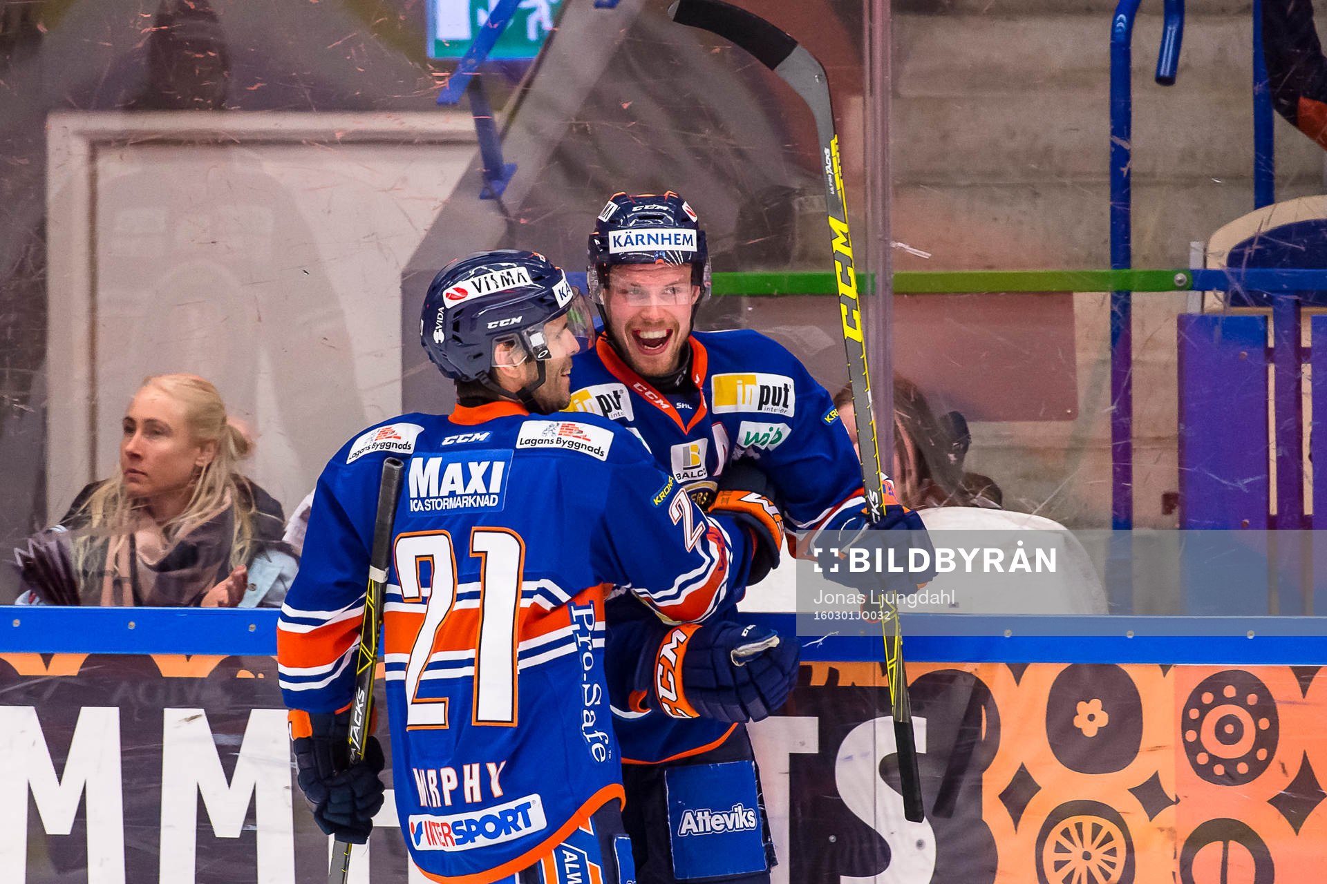 Växjös Cory Murphy och Alexander Johansson jublar