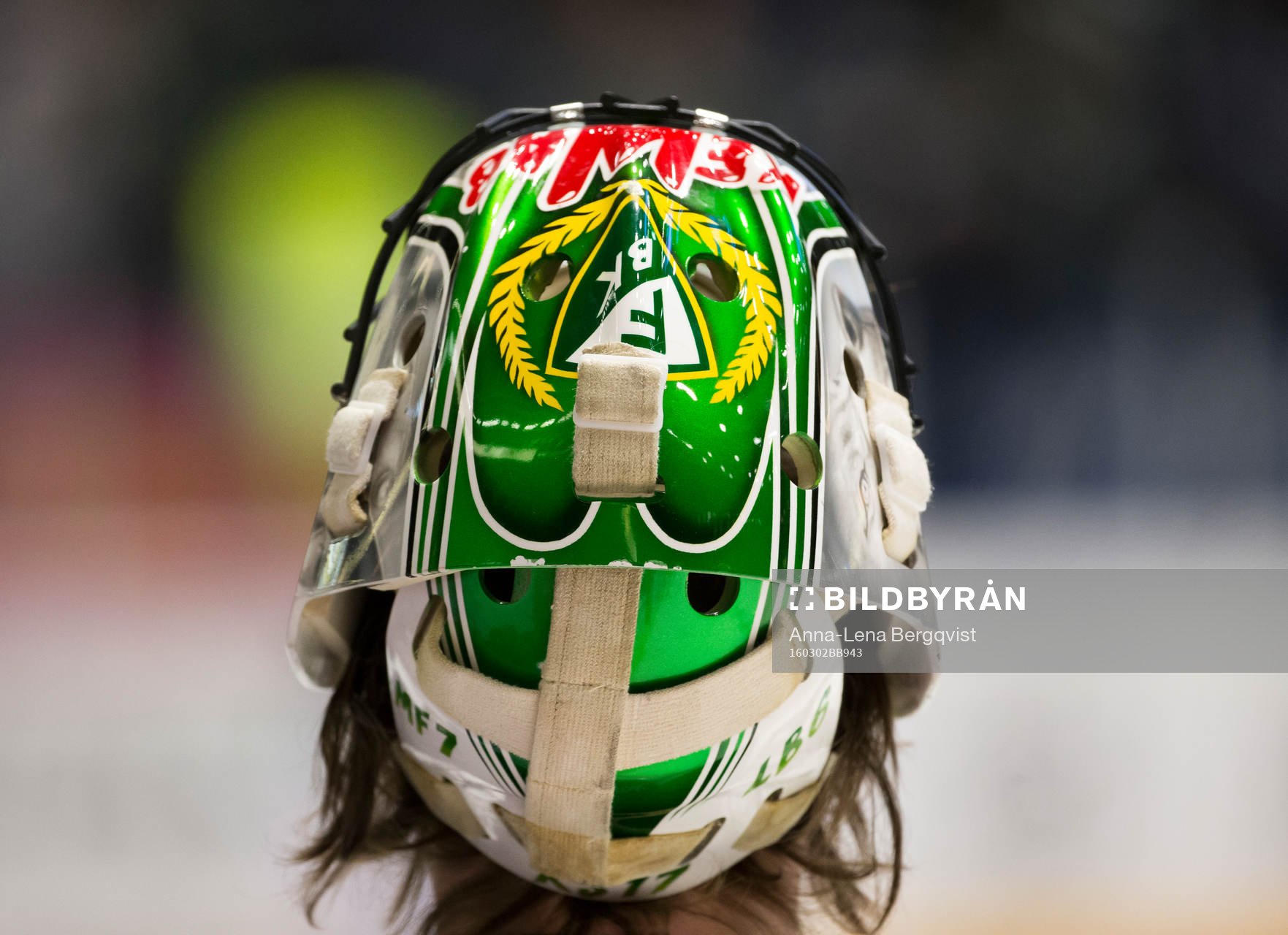 En genrebild av Färjestads målvakt Justin Pogges hjälm