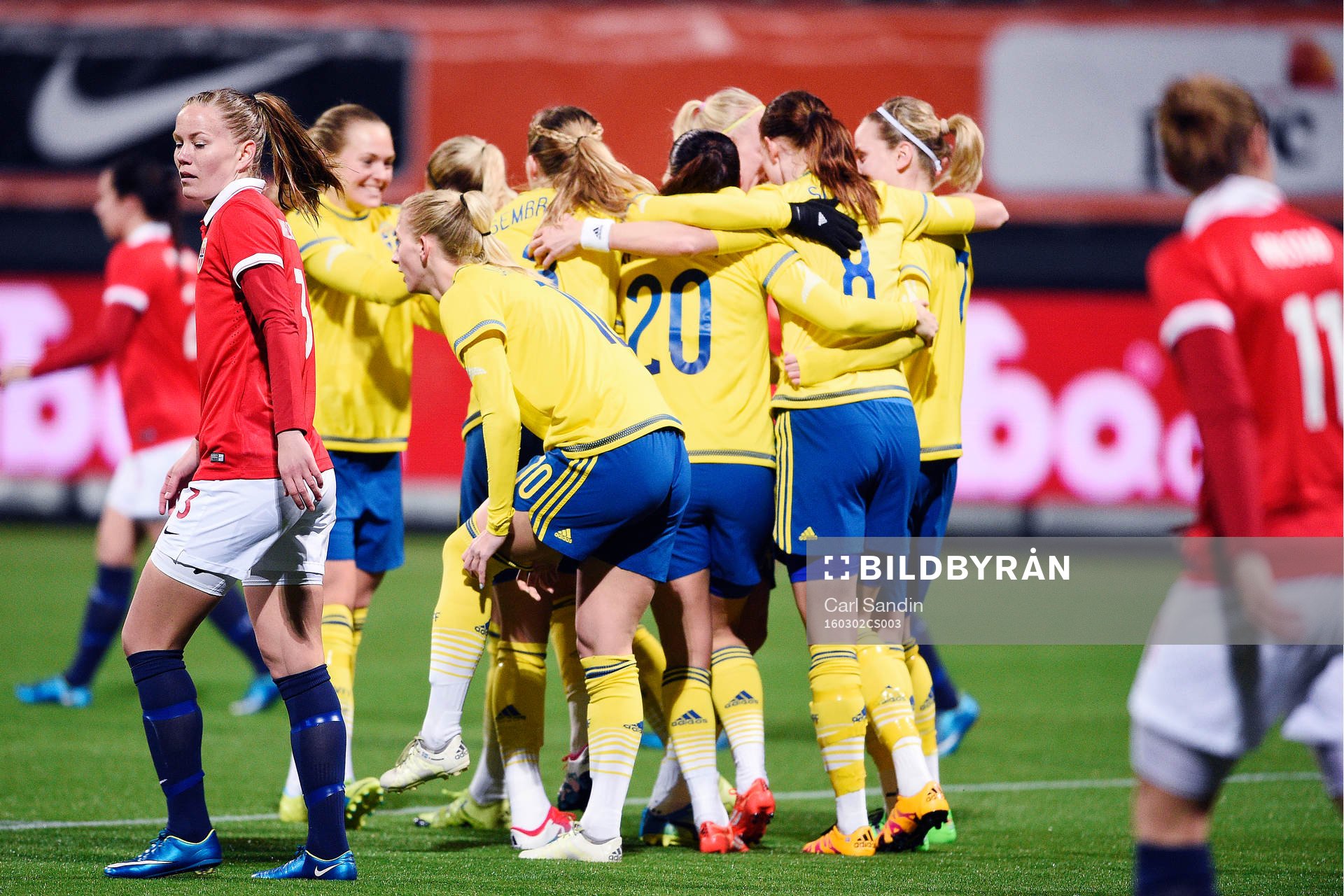 Sveriges spelare jublar
