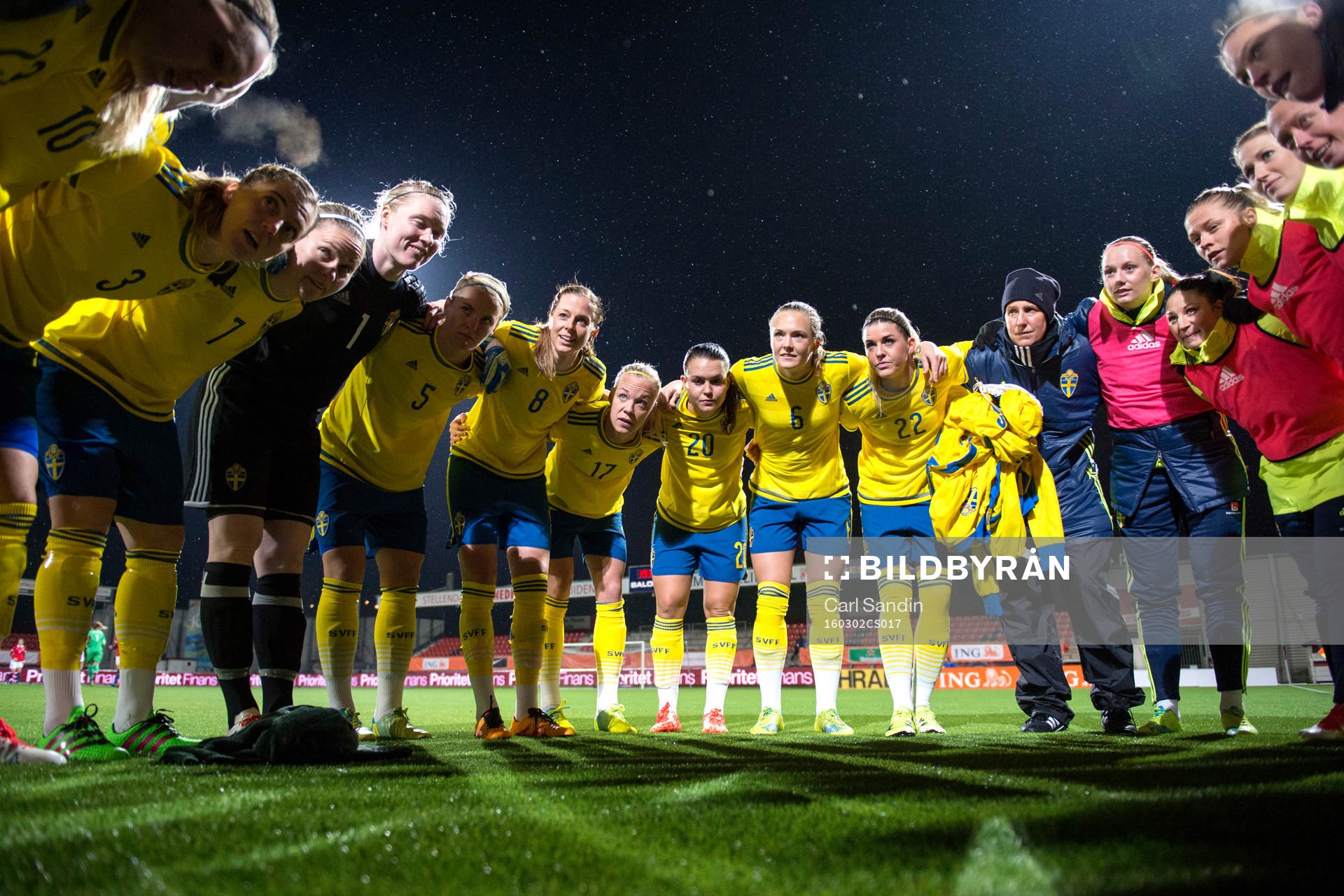 De svenska spelarna samlas