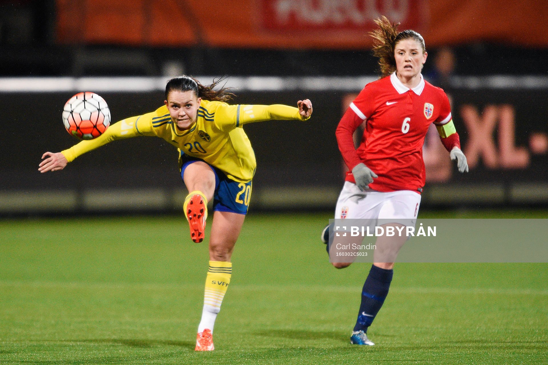 Sveriges Sofia Jakobsson och Norges Maren Mjelde