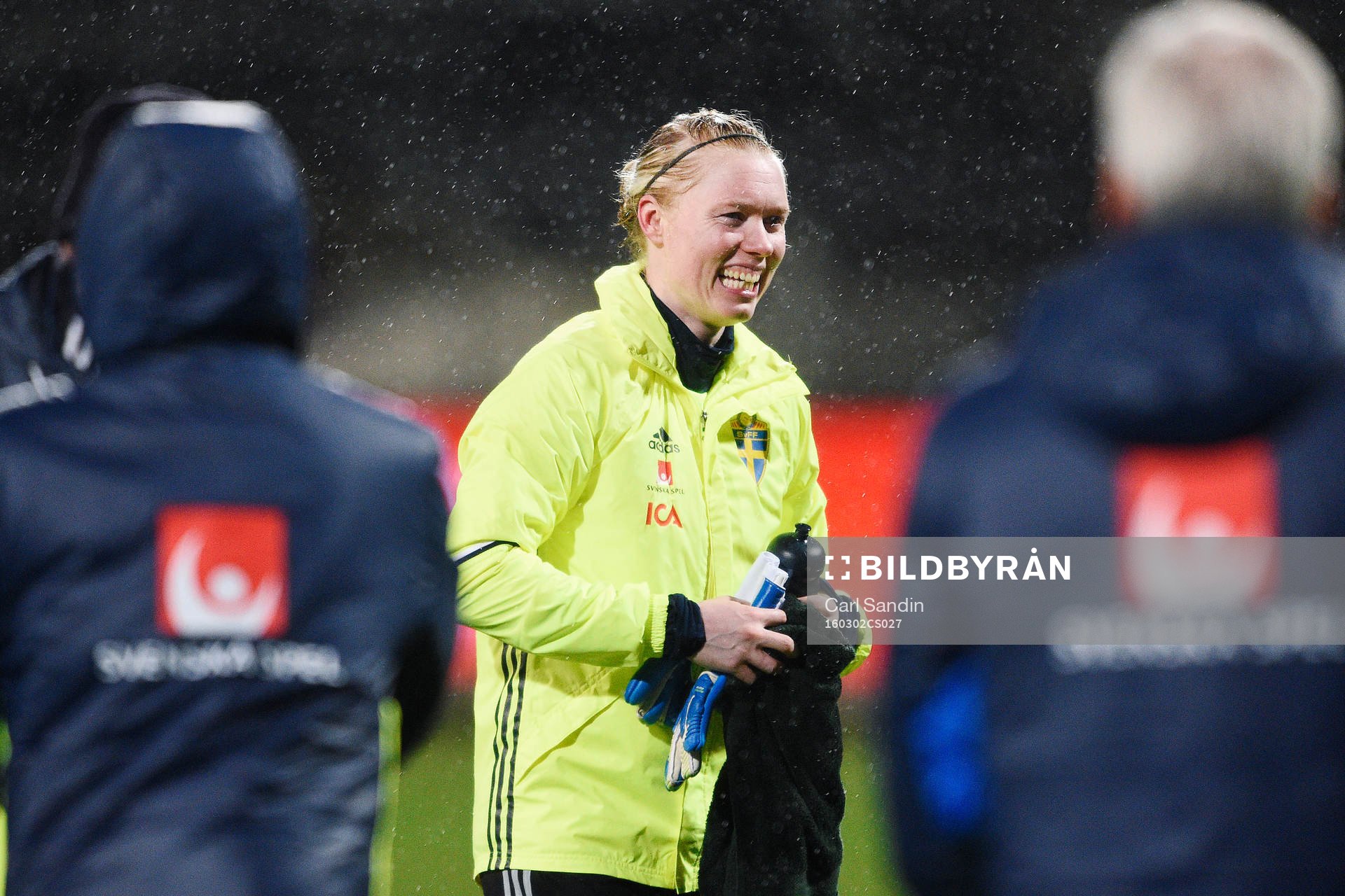 Sveriges målvakt Hedvig Lindahl jublar
