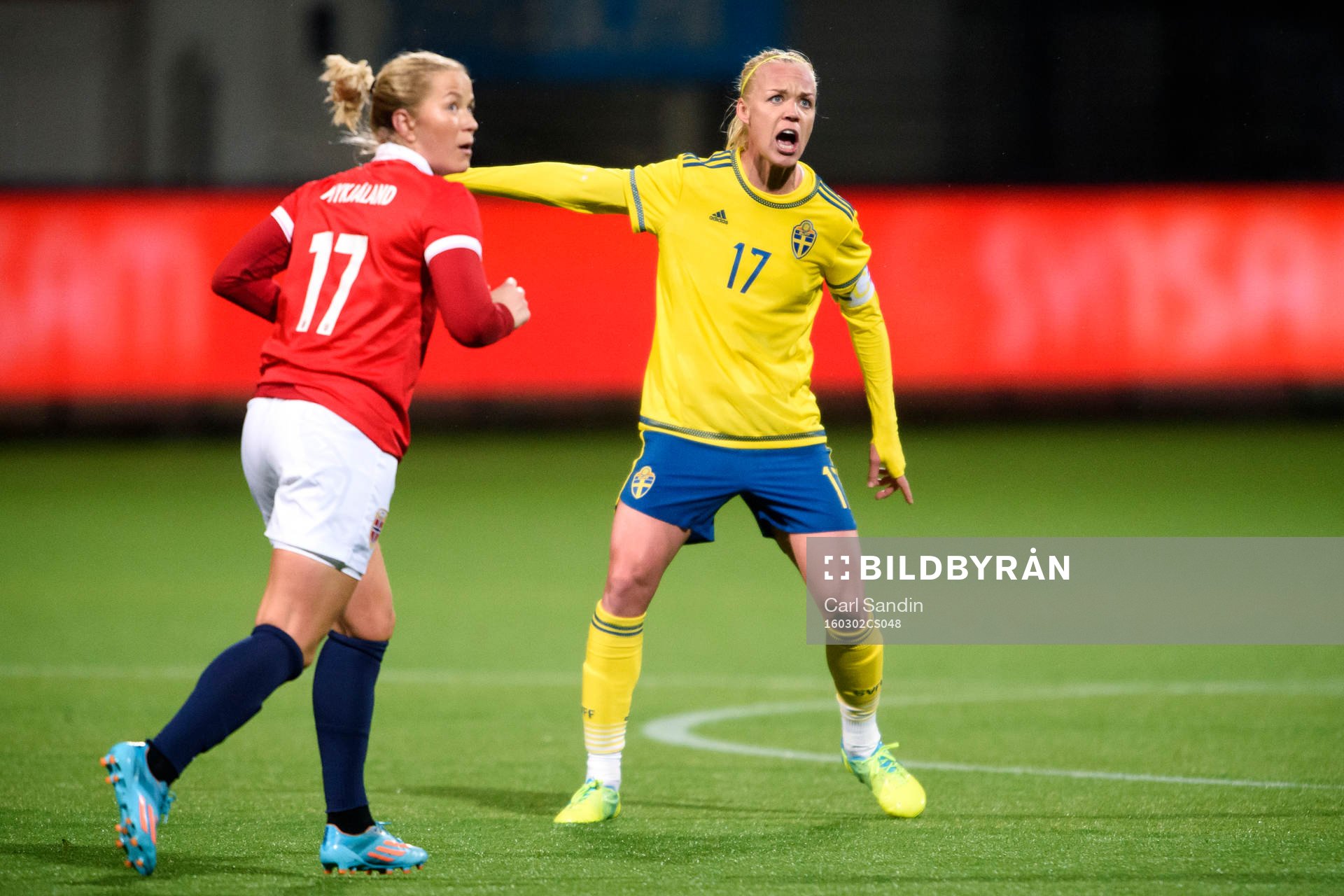Sveriges Caroline Seger reagerar