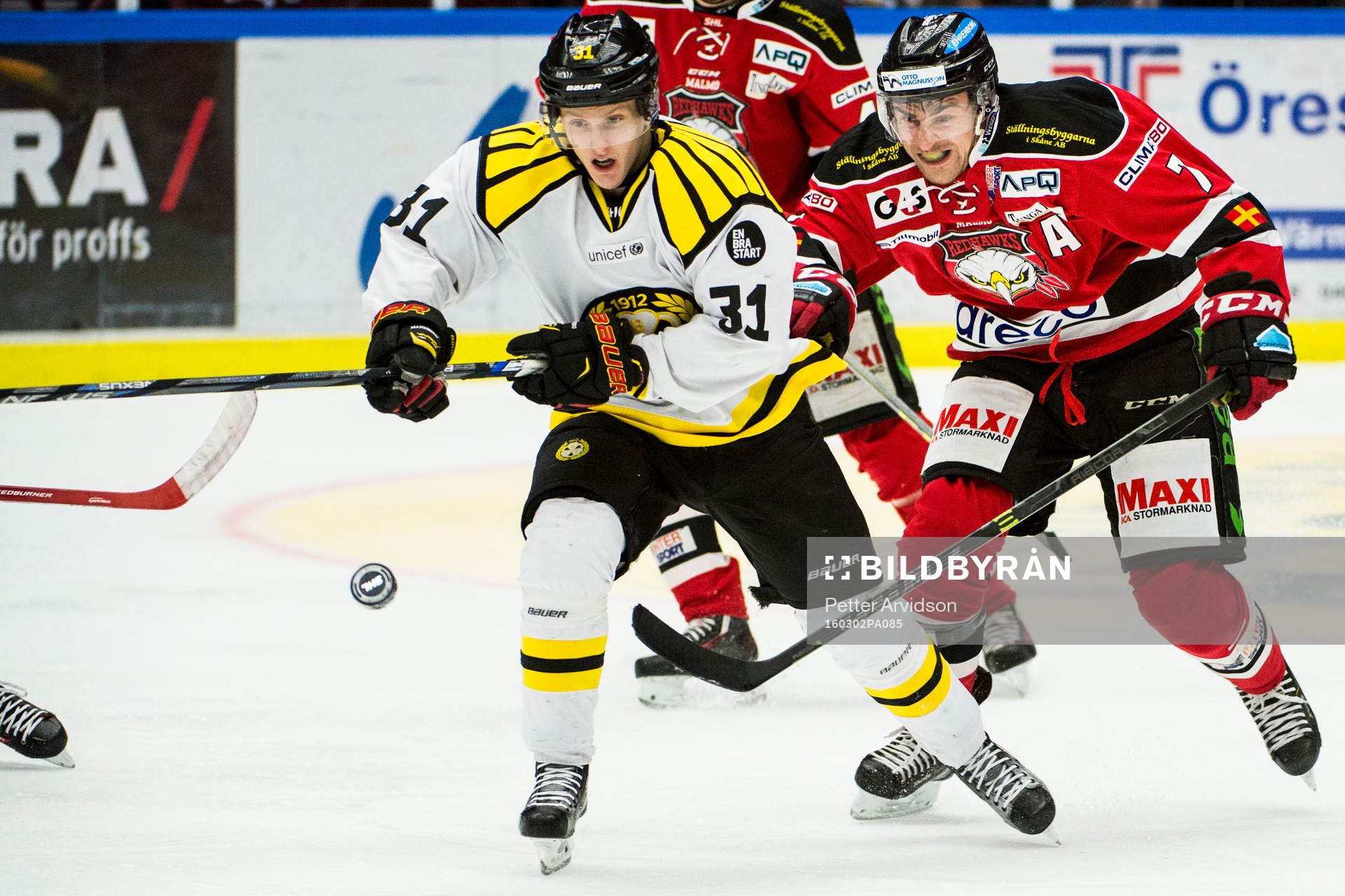 Brynäs Daniel Mannberg och Malmö Redhawks Nils Andersson
