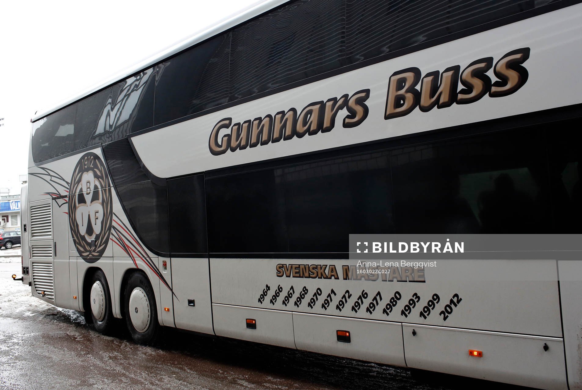 Brynäs buss med texten Svenska mästare på sidan av