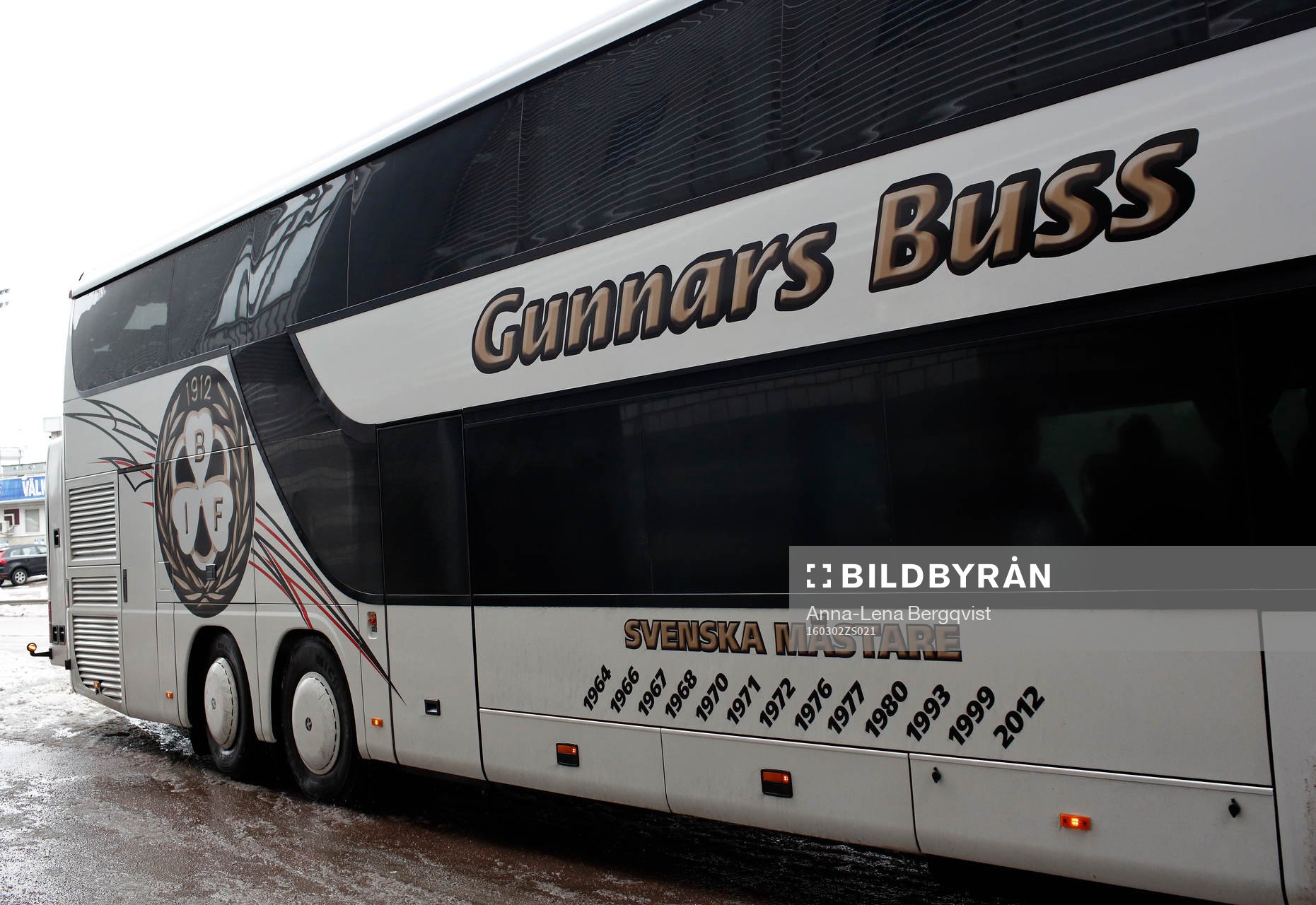 Brynäsbussen med texten Svenska mästare och årtal
