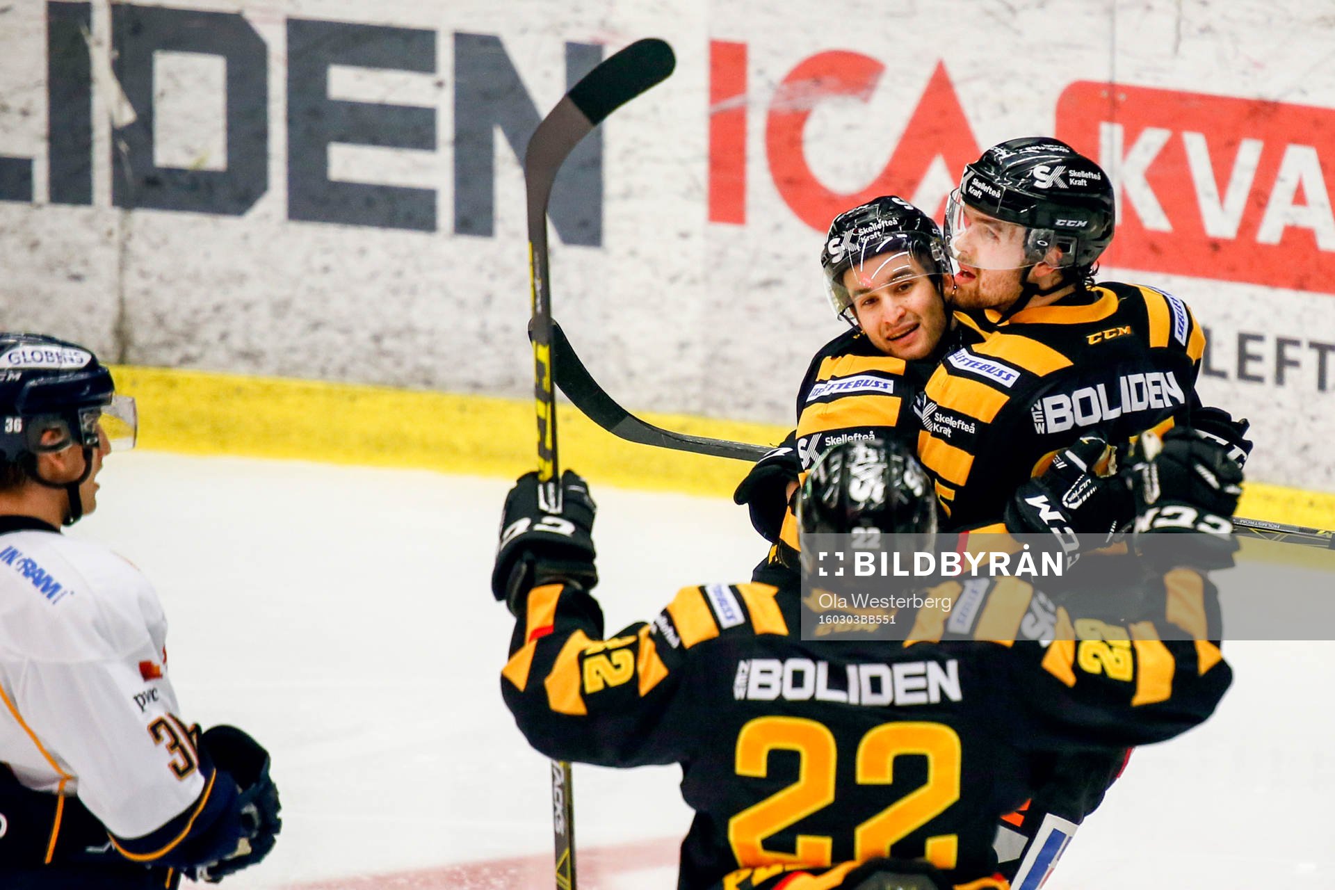Skellefteås Axel Holmström och Andrew Calof jublar