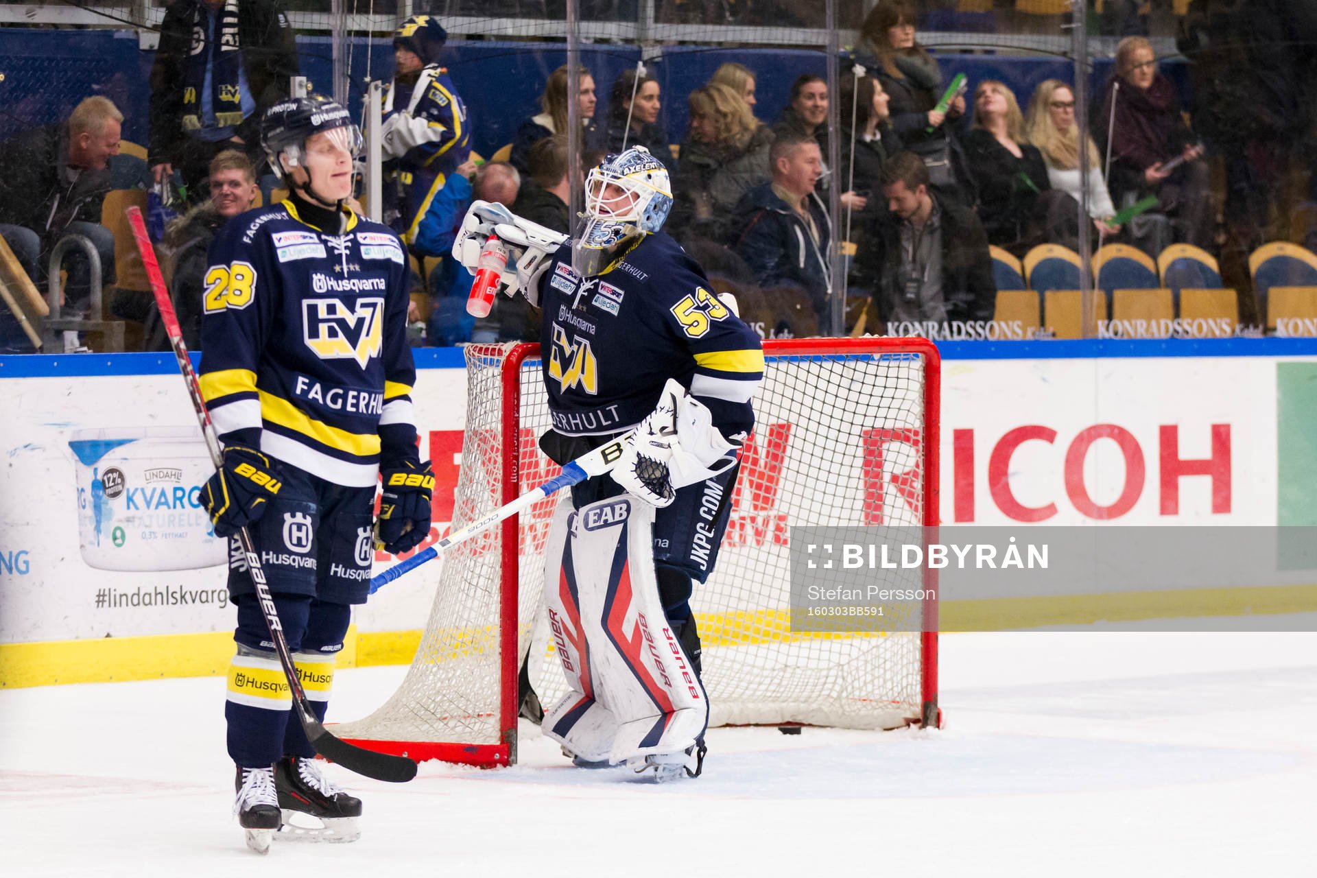 s Anton Bengtsson och målvakt Fredrik Pettersson-Wentzel