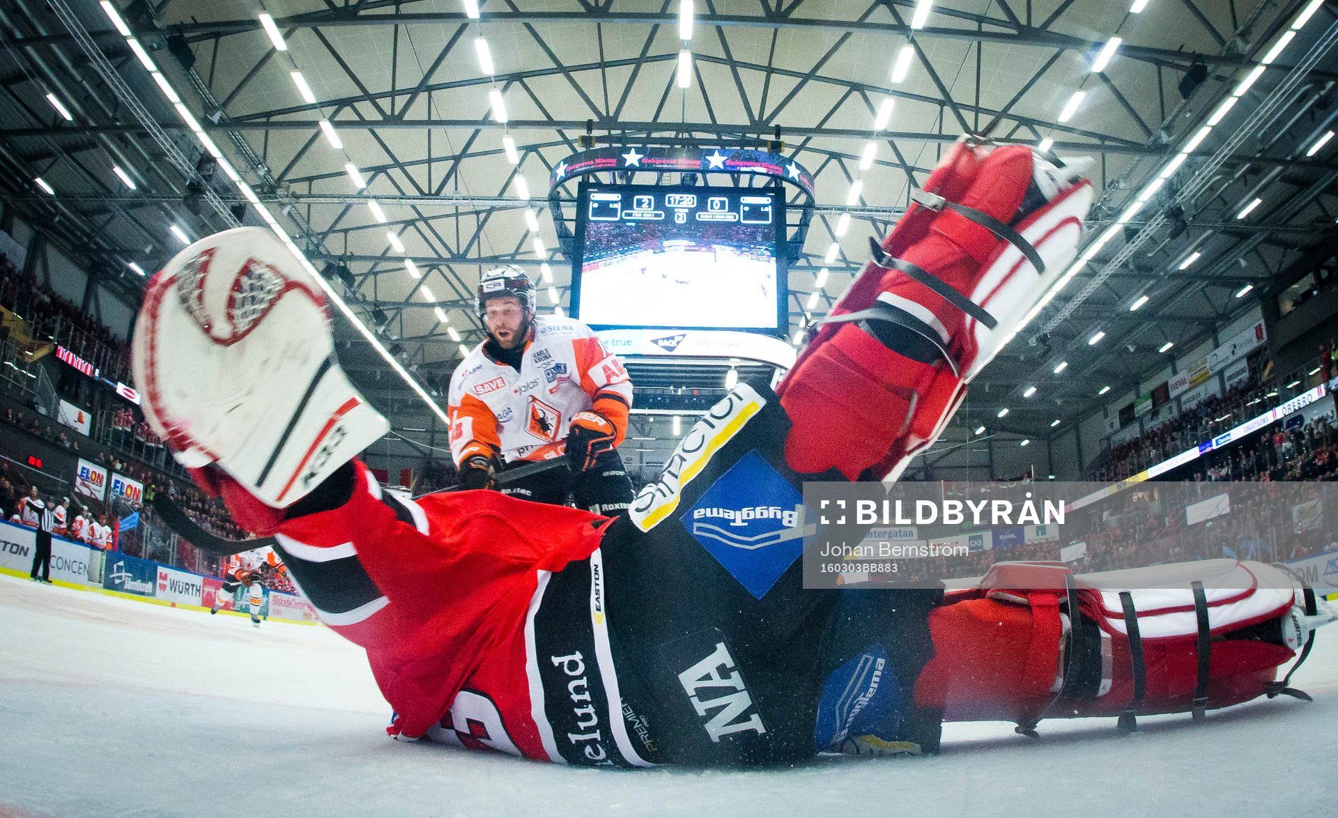 Karlskronas Robin Persson och Örebros målvakt Julius