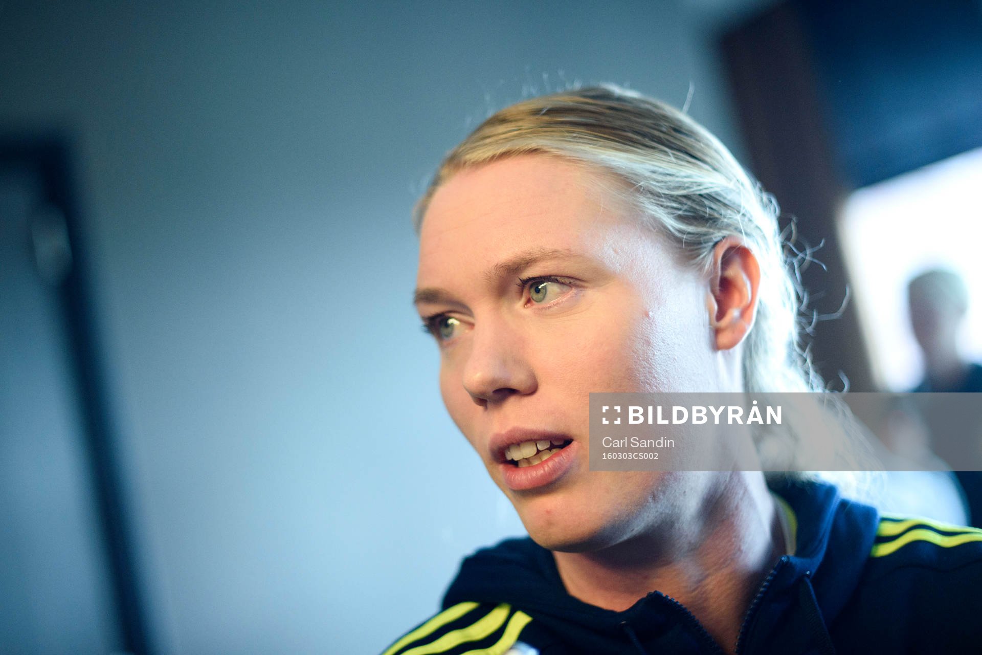 Sveriges målvakt Hedvig Lindahl blir intervjuad