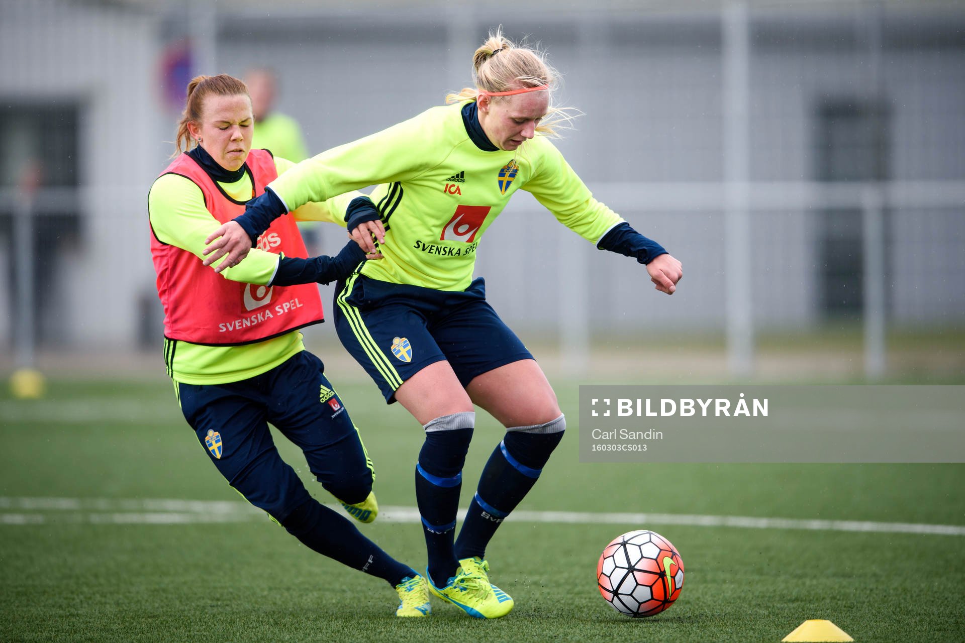 Sveriges Jessica Samuelsson och Stina Blackstenius