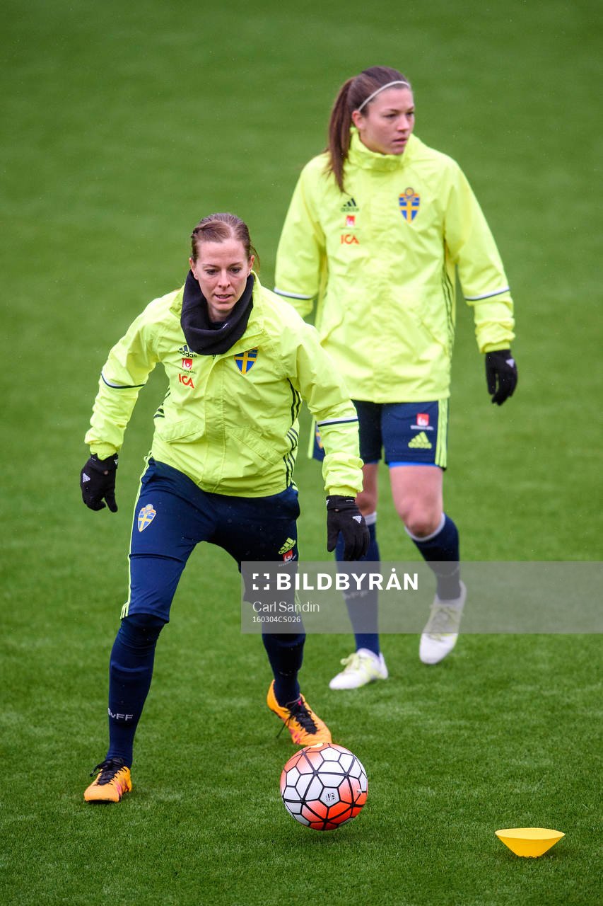 Sveriges Lotta Schelin och Pauline Hammarlund