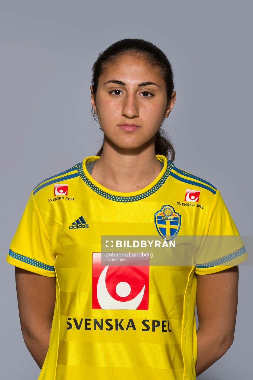 Emelie Karroum som spelar i F16 landslaget