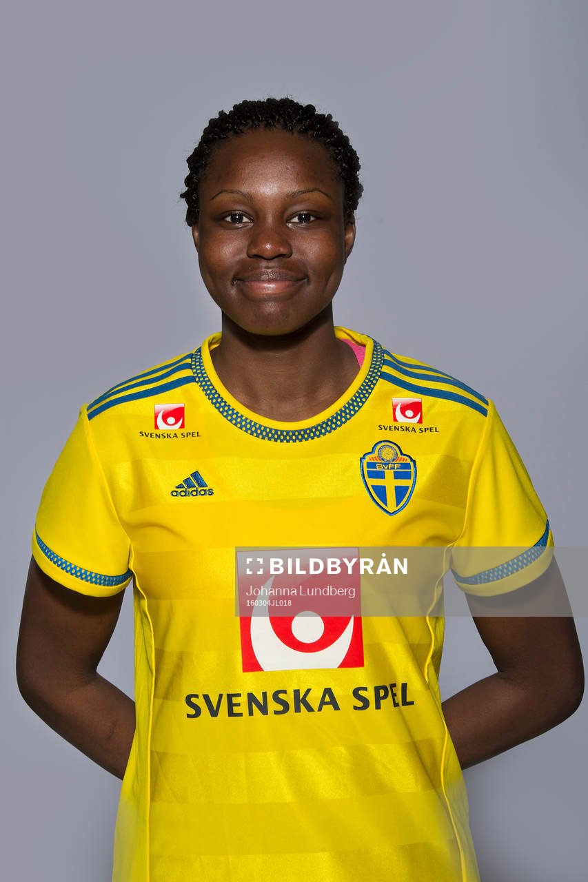 Sara Geria som spelar i F16 landslaget