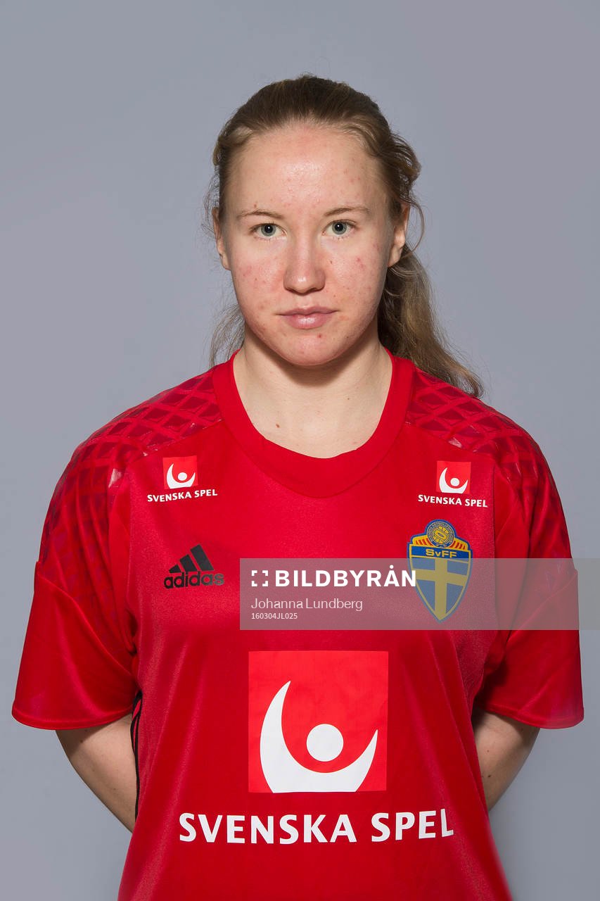 Jenny Lindell som spelar i F16 landslaget