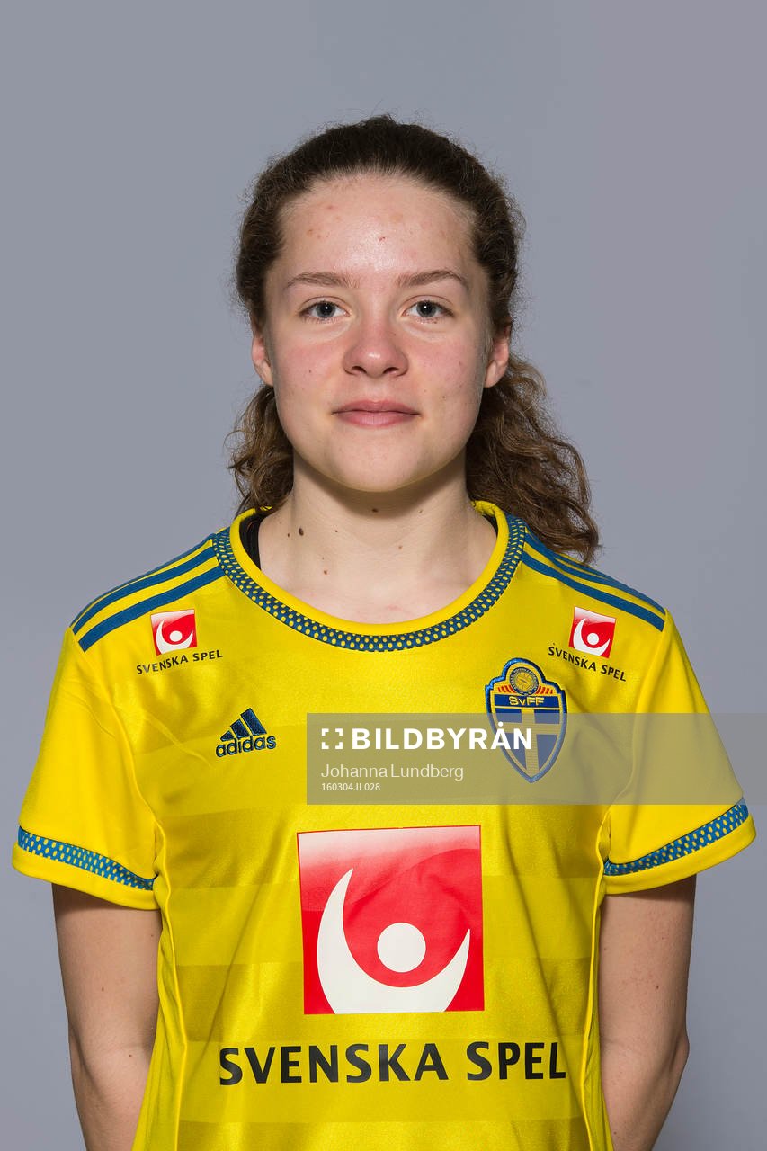 Anna Norheim som spelar i F16 landslaget