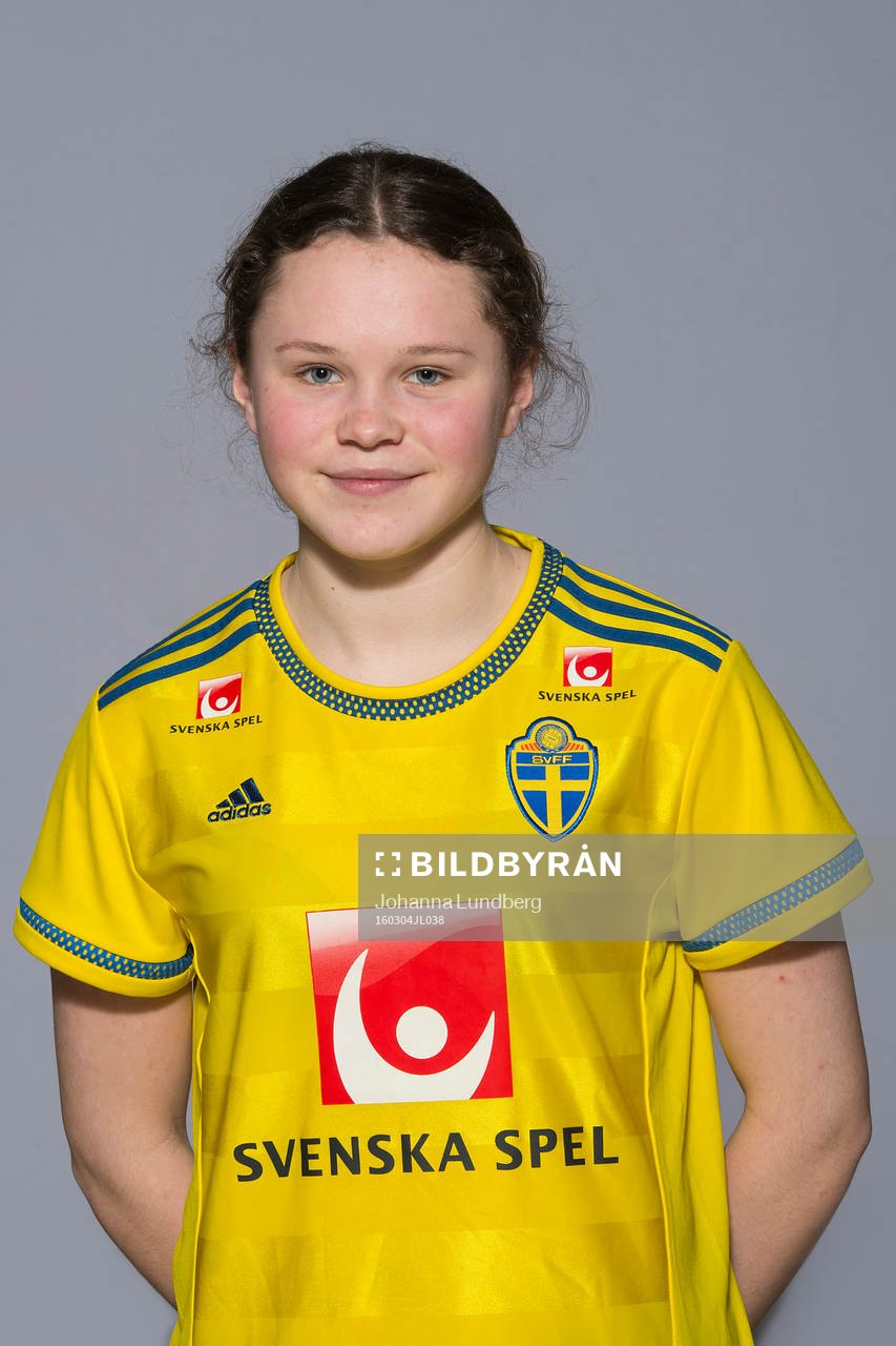 Maja Udd som spelar i F16 landslaget, poserar för ett porträtt den 4 mars 2016 i Stockholm.