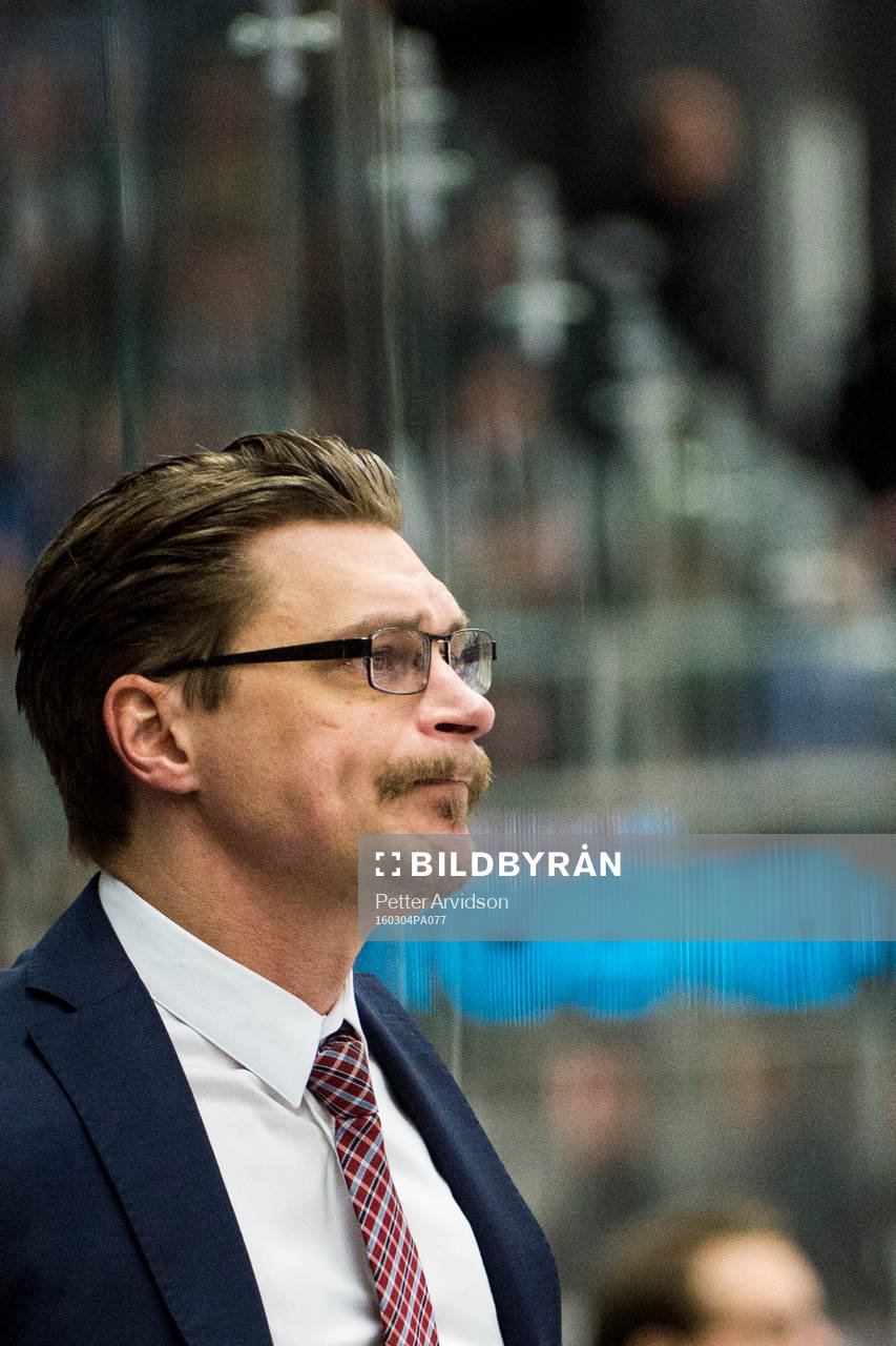 Malmö Redhawks tränare Björn Hellkvist deppar