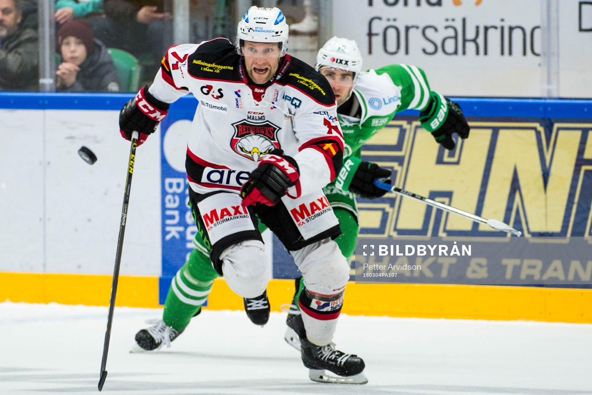 Malmö Redhawks Mathias Tjärnqvist och Rögles Dominik