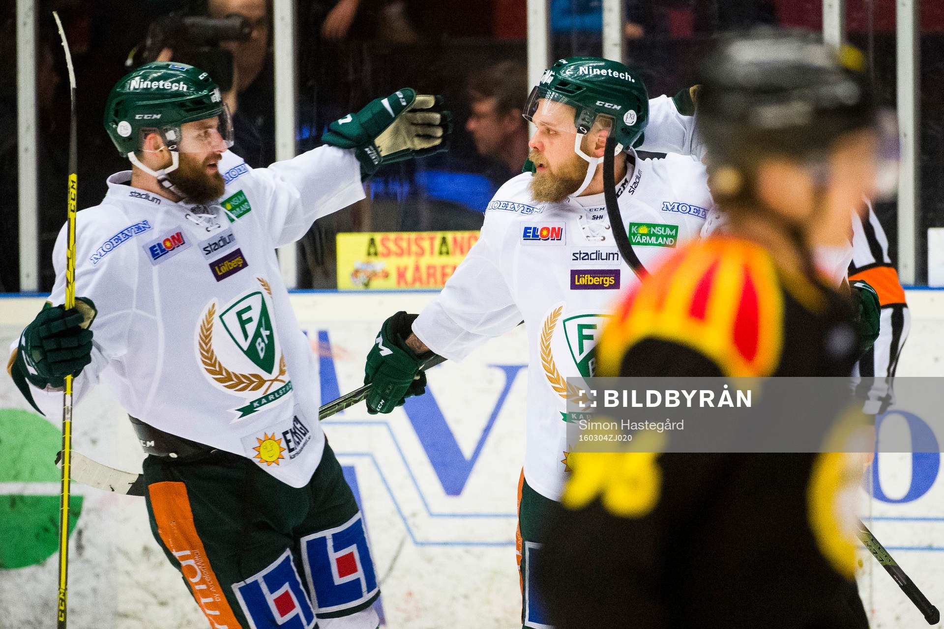 Färjestads Mikael Wikstrand och Antti Tyrväinen jublar