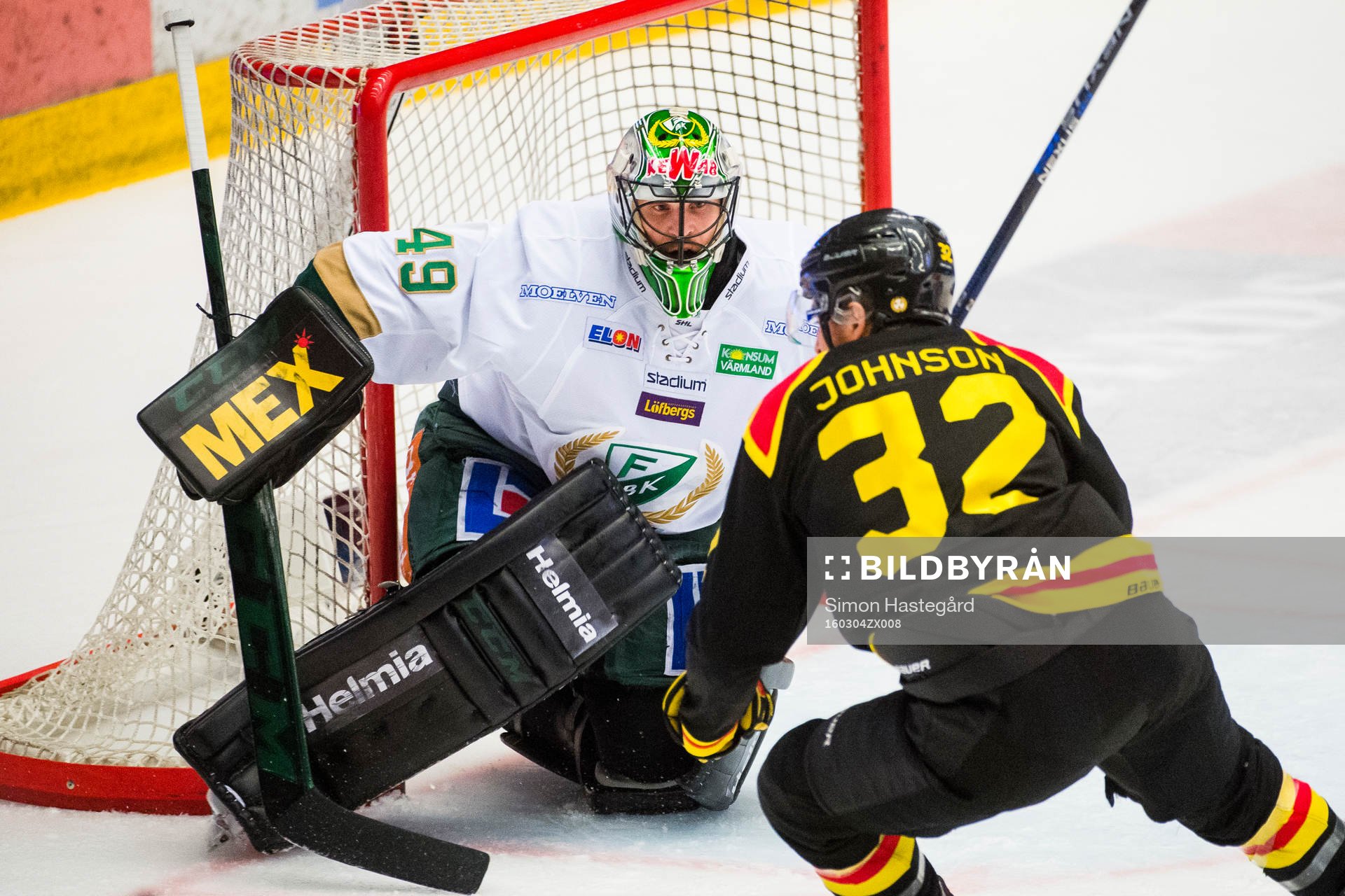 Färjestads målvakt Justin Pogge och Brynäs Nick Johnson