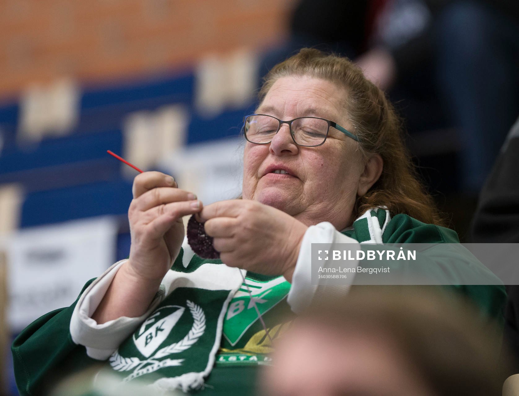 Färjestads supportersikter och virkar på läktaren