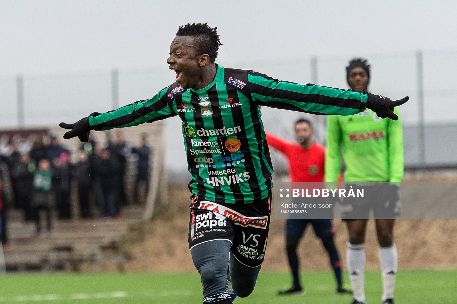 Varbergs Thomas Boakye har gjort 1-0 och jublar