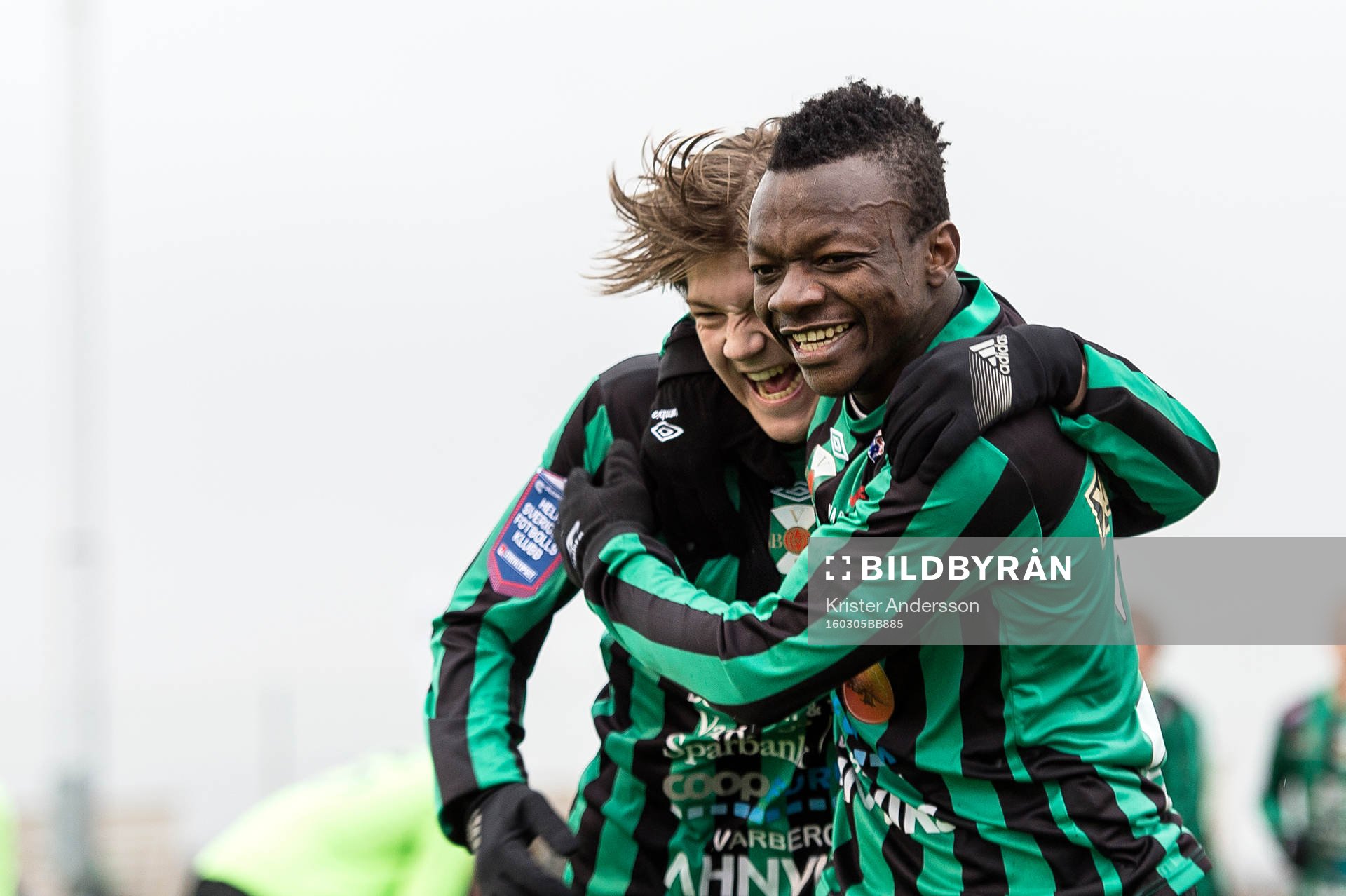 Varbergs Thomas Boakye (h) har gjort 1-0 och jublar