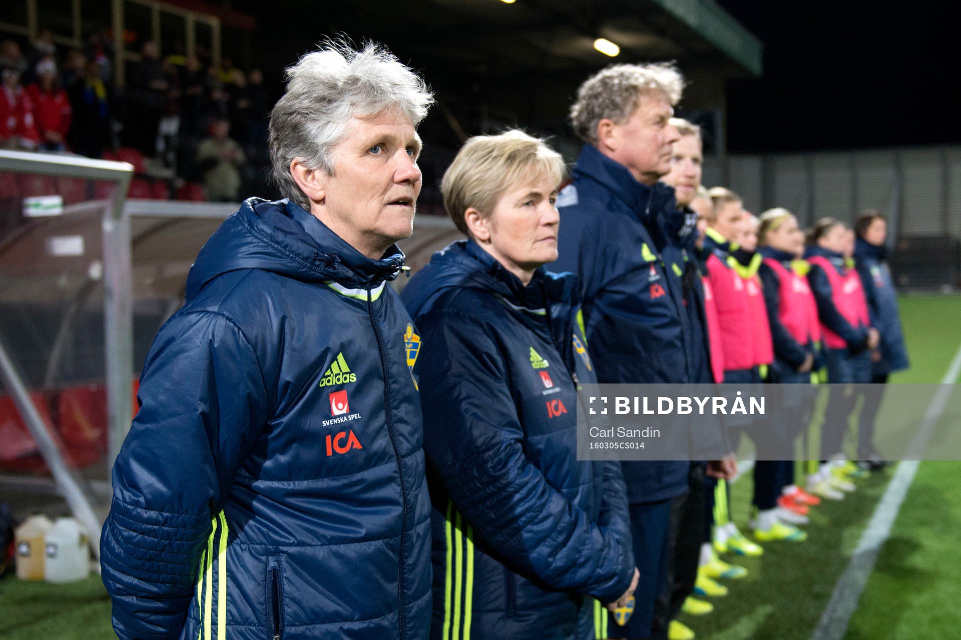 Sveriges förbundskapten Pia Sundhage och assisterande