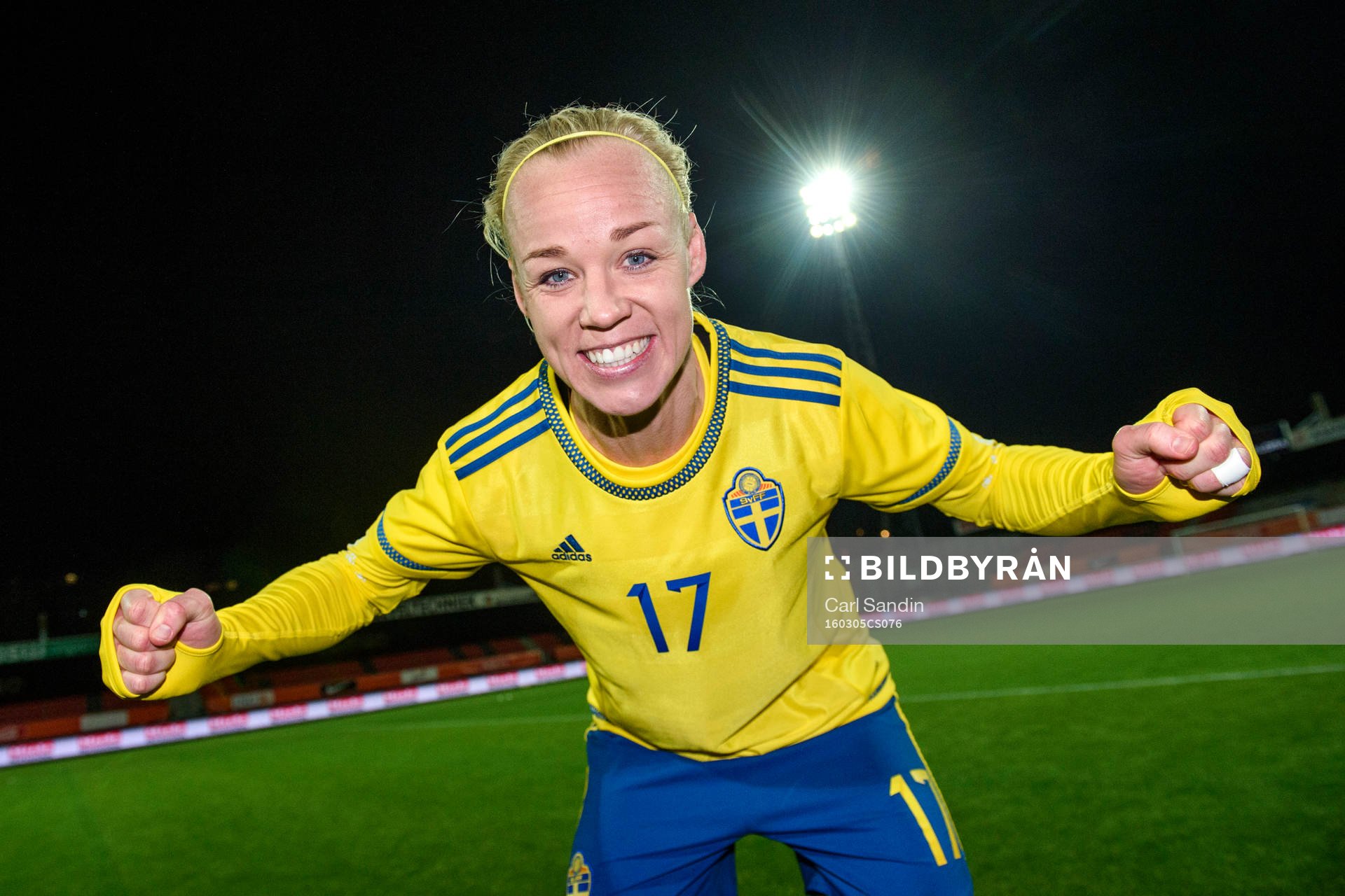 Sveriges Caroline Seger jublar efter OS-kvalmatchen i fotboll mellan Sverige och Schweiz den 5 mars 2016 i Rotterdam.