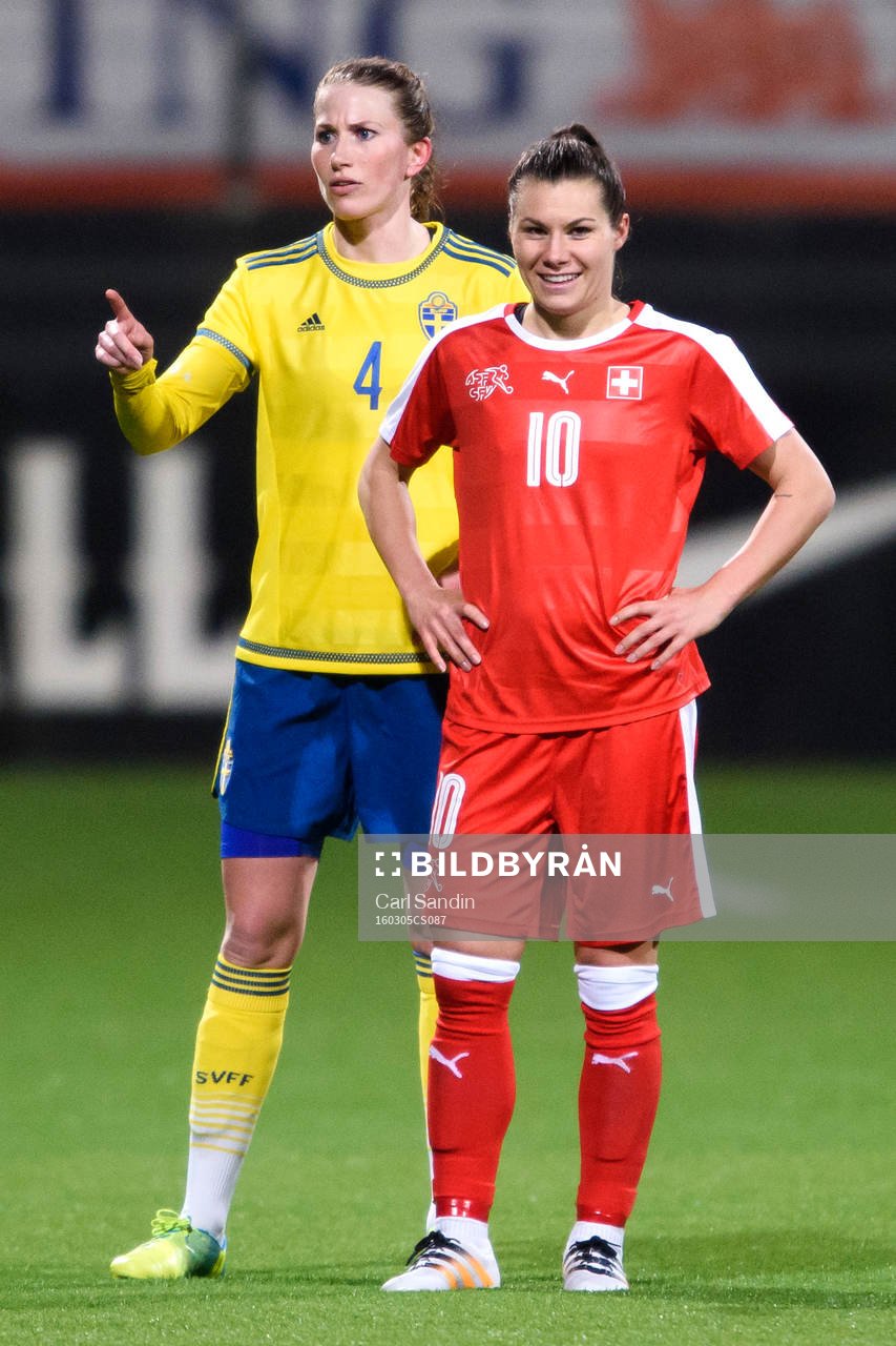 Sveriges Emma Berglund och Schweiz Ramona Bachmann