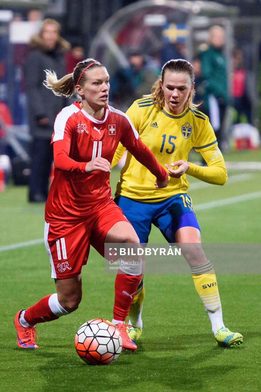 Schweiz Lara Dickenmann och Sveriges Jessica Samuelsson
