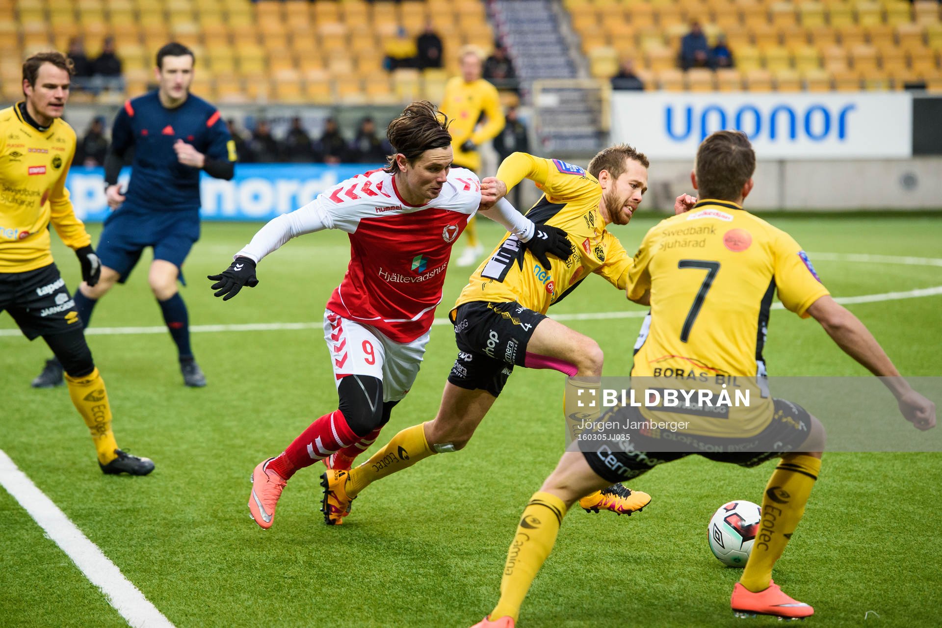 Kamp mellan Kalmars Marcus Antonsson och Elfsborgs Anders