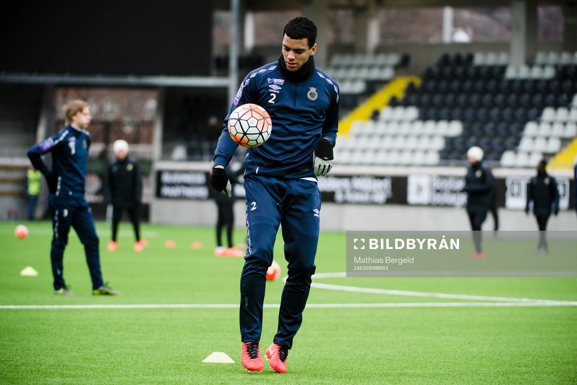 Gefles Joshua Nadeau värmer upp