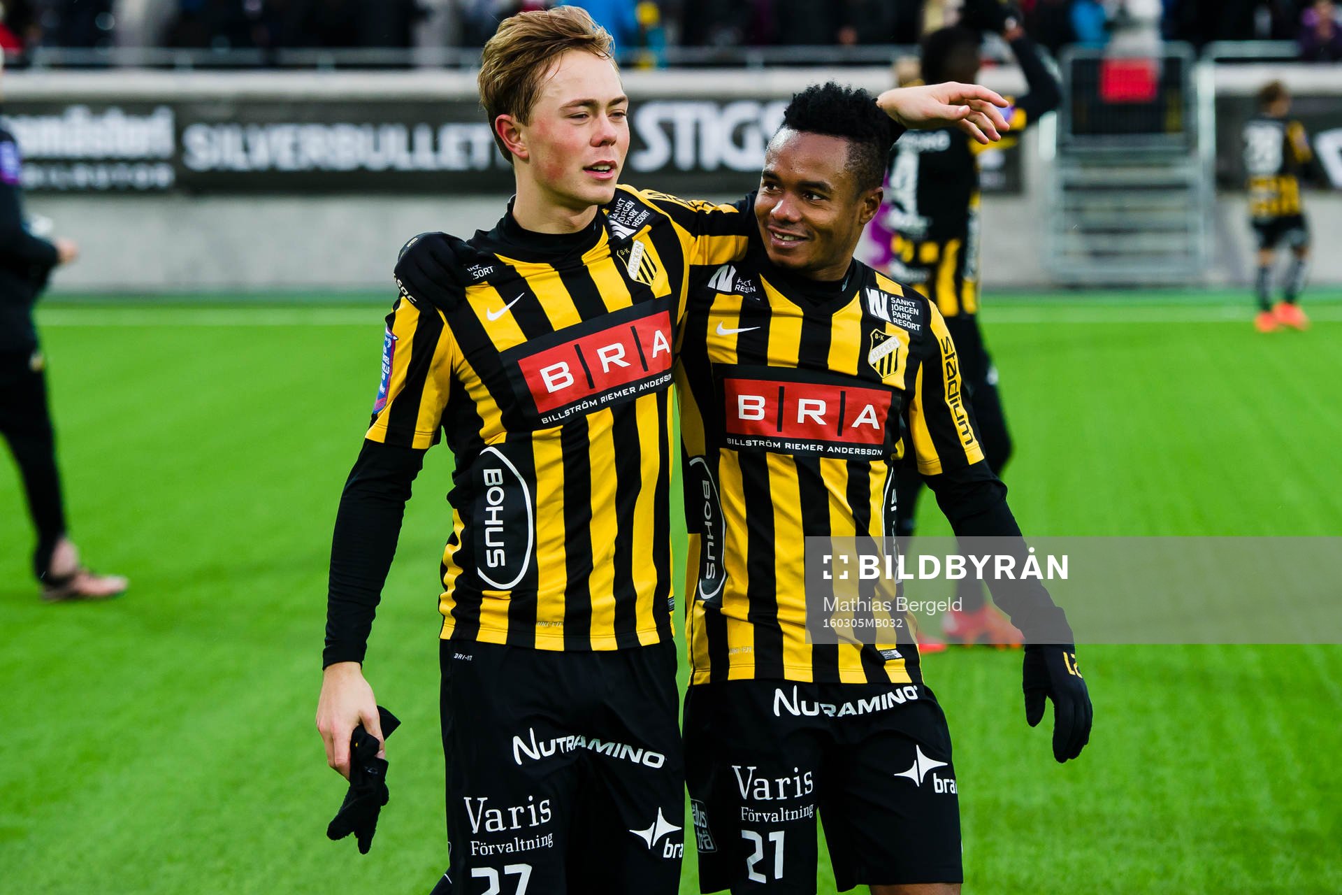 Häckens Joel Andersson och Nasiru Mohammed jublar