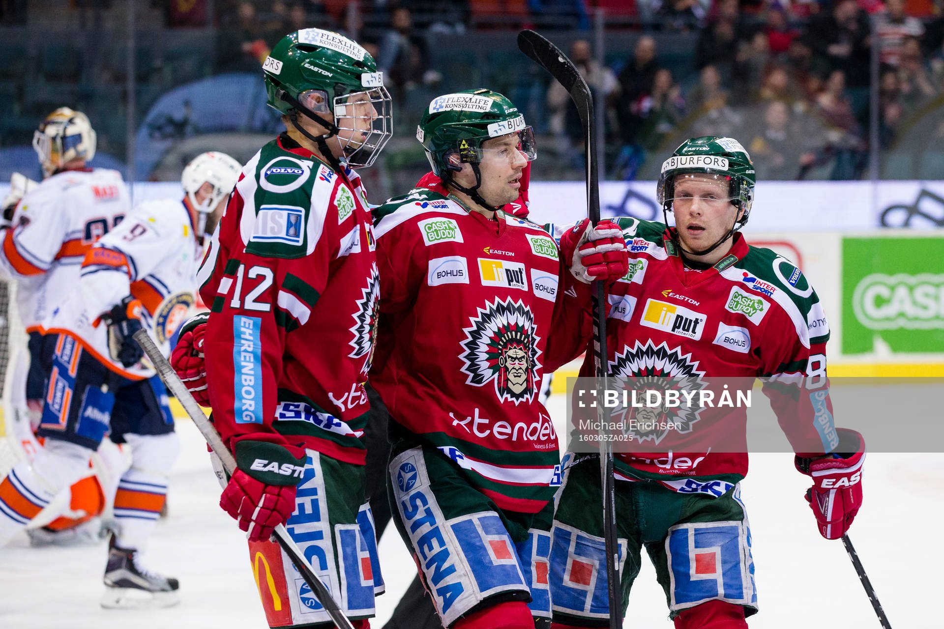 Frölundas Patrik Carlsson jublar och omfamnas av Kristian