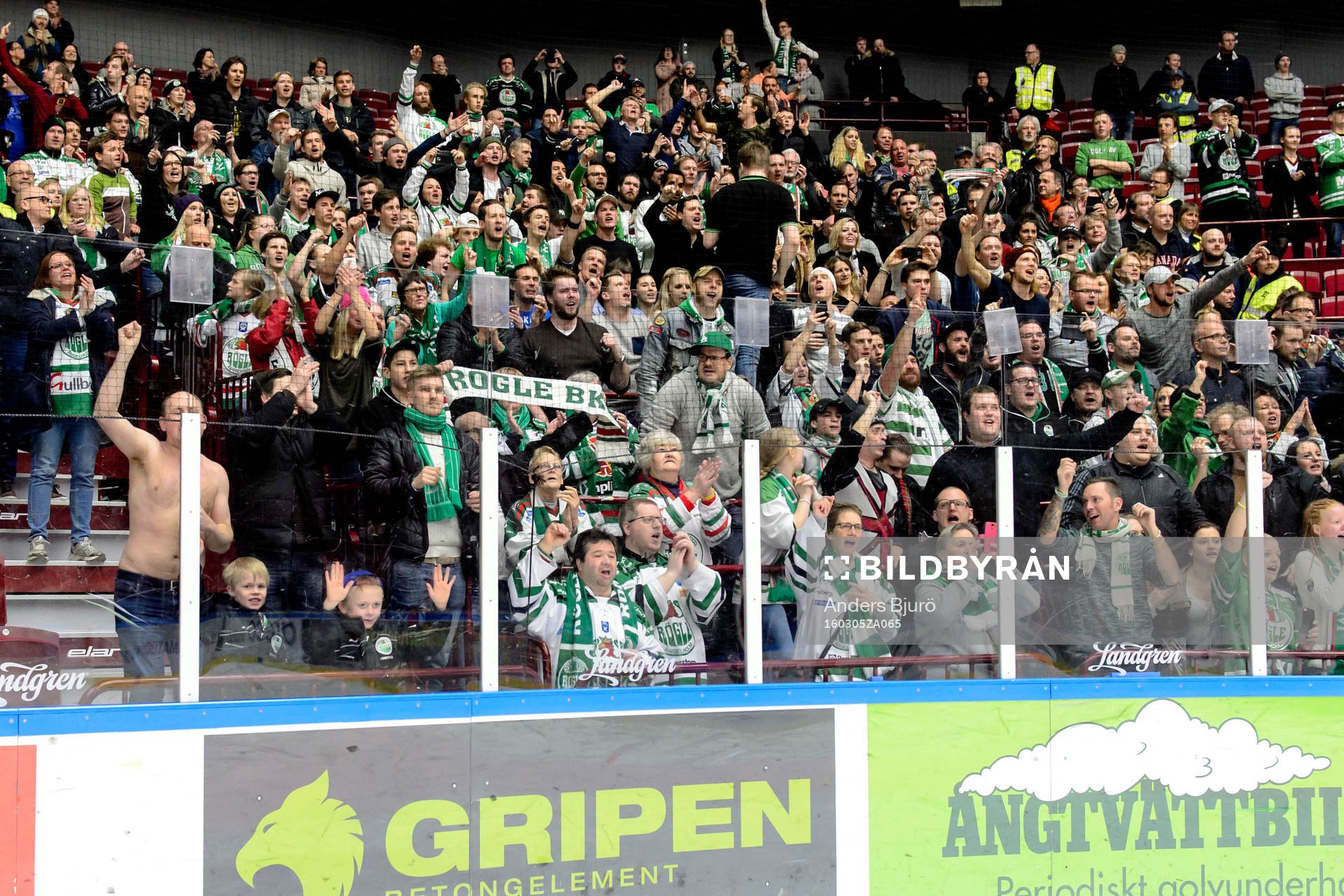 Rögles supporters jublar