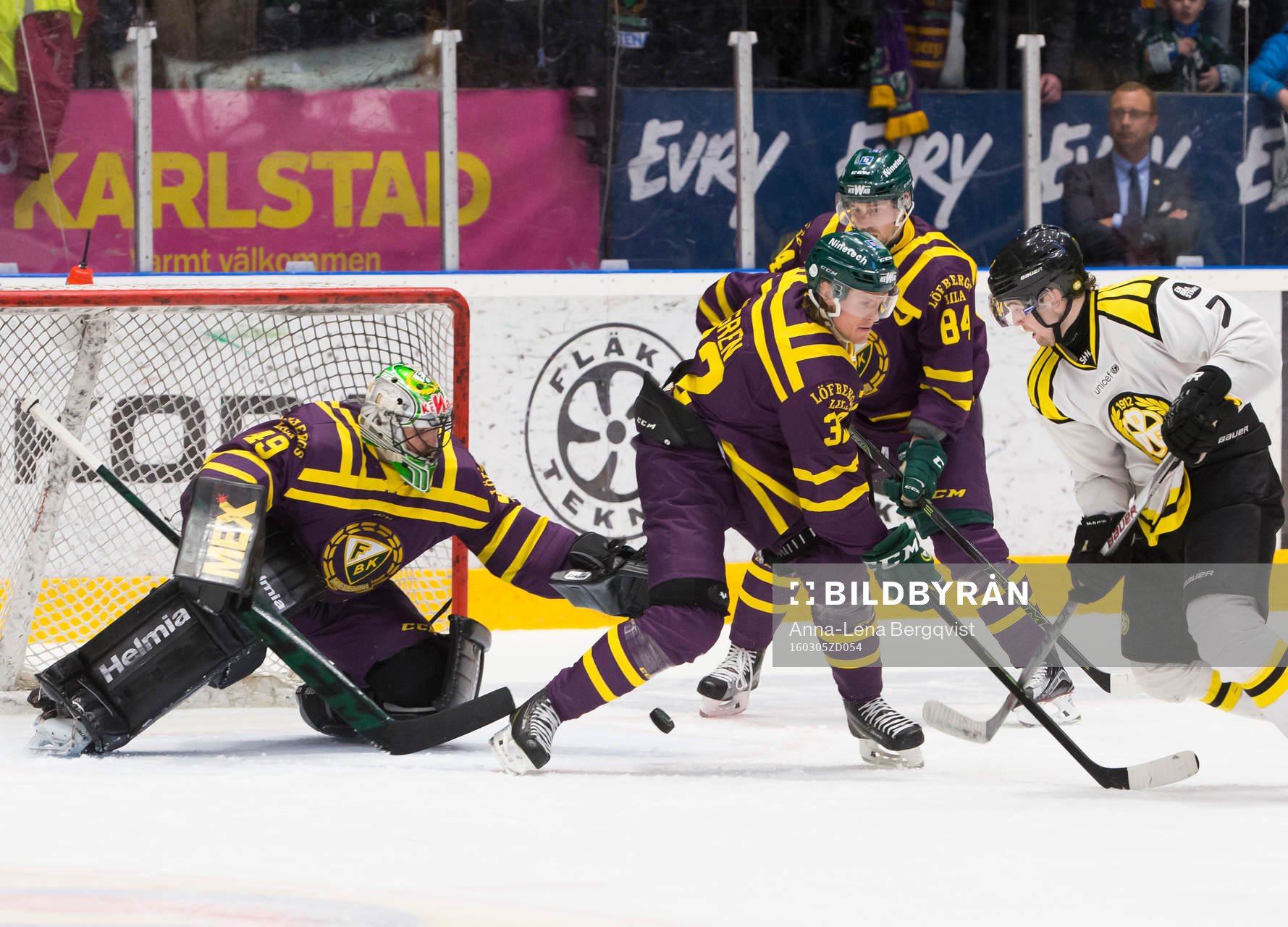 Brynäs Ponthus Westerholm attackerar medan Färjestads