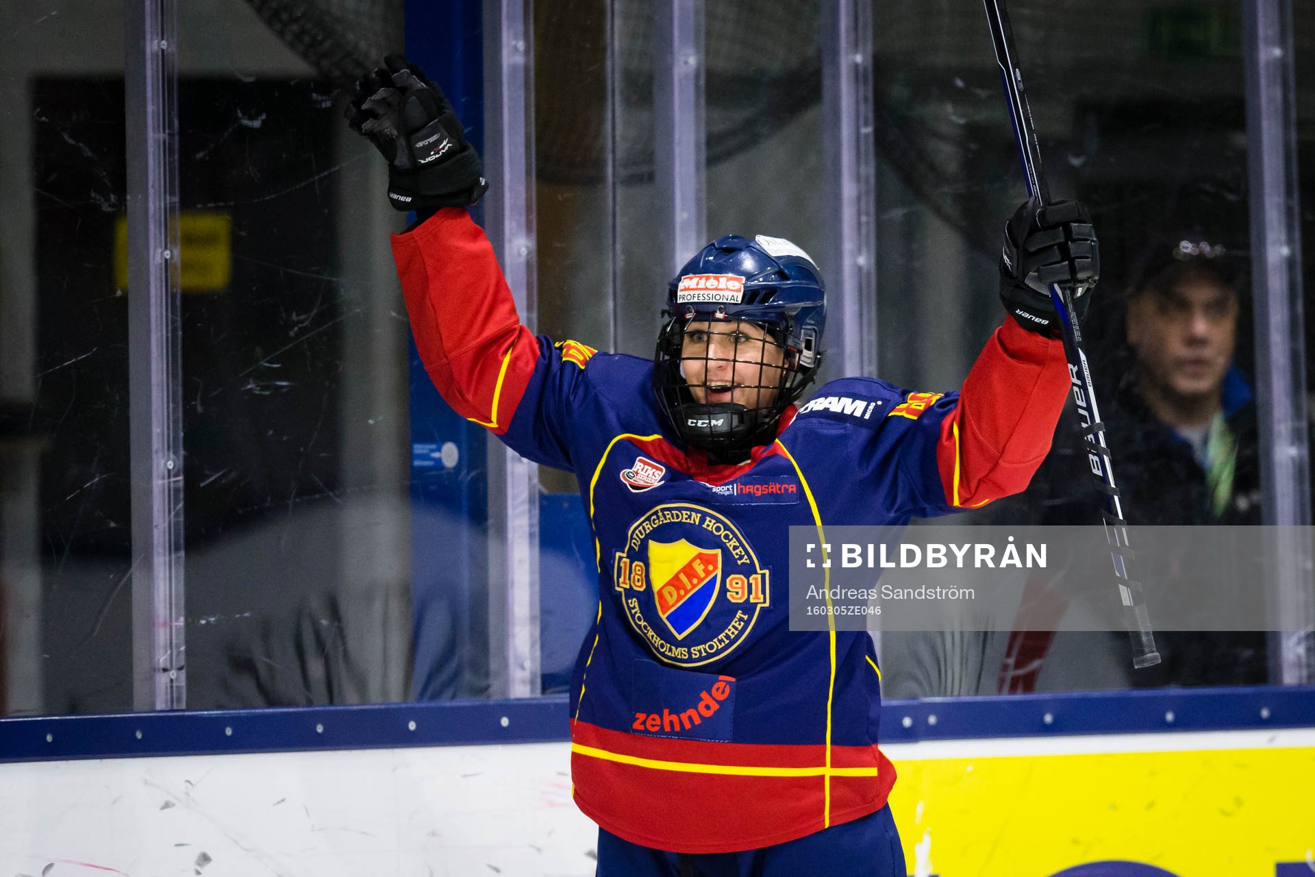 Djurgårdens Hanna Olsson (m) gör 1-0 och firar