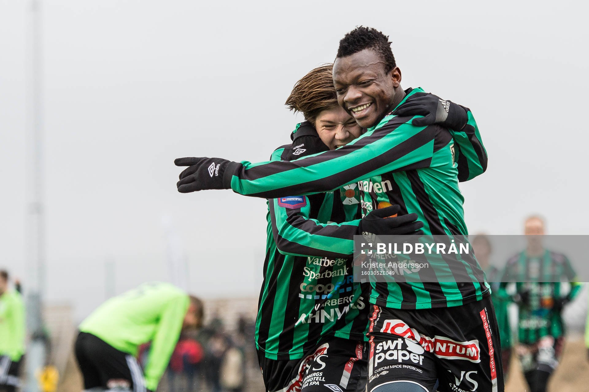 Varbergs Joel Palmquist och Thomas Boakye jublar efter 1-0 under fotbollsmatchen i Svenska Cupen mellan Varberg och Tenhult den 5 mars 2016 i Varberg.